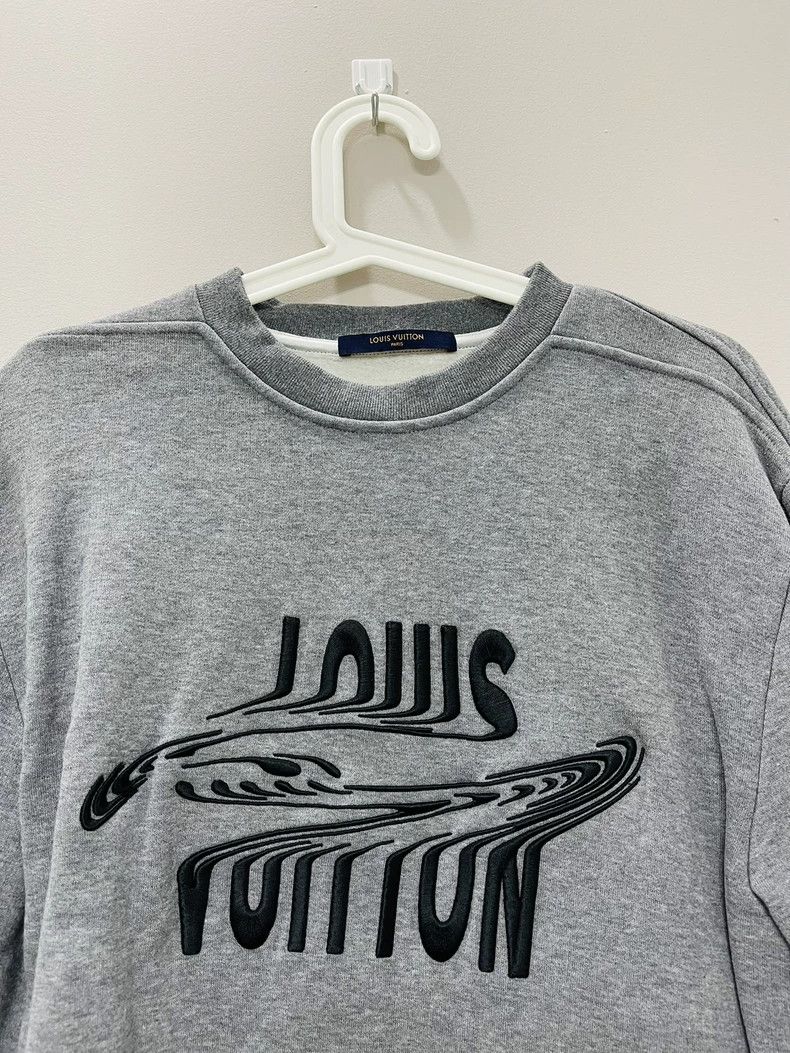 Louis Vuitton Louis Vuitton Embroidered incongruous Logo casual sweatshir Size US M / EU 48-50 / 2 - 2 Thumbnail