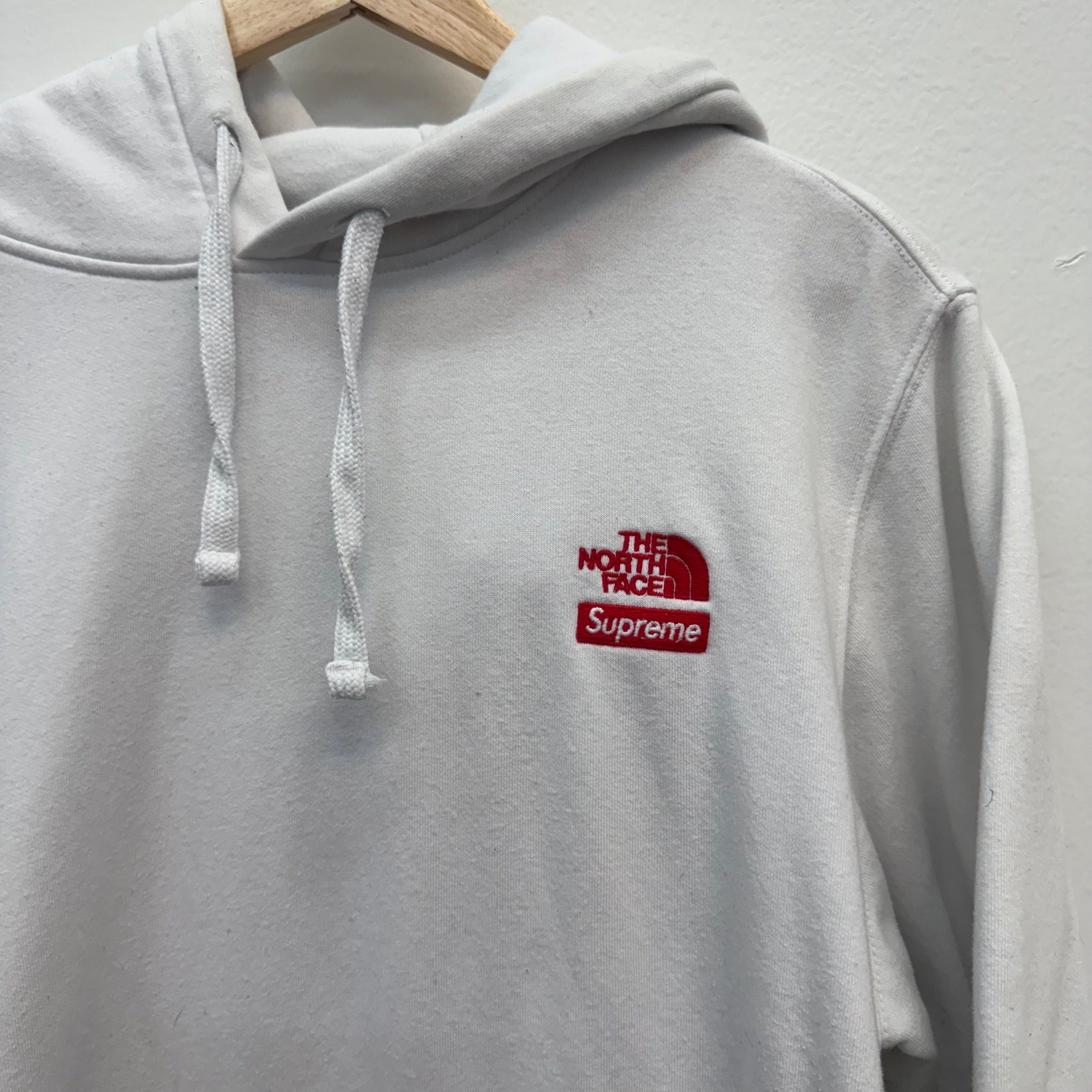 Supreme × The North Face Supreme The North Face Statue of Liberty Hoodie - Size M Size US M / EU 48-50 / 2 - 3 Thumbnail