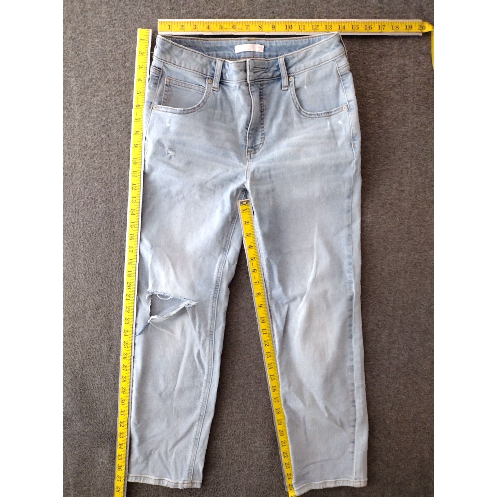 Vintage LC Lauren Conrad Women's High Rise Light Wash Distressed Size 4 Jeans Size ONE SIZE - 4 Thumbnail