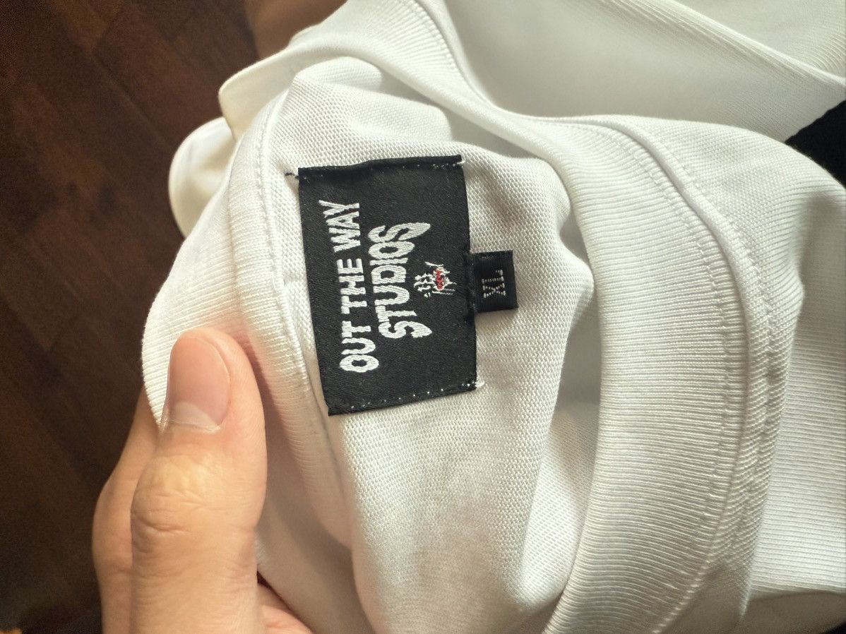 Other Out The Way Studios “Pretty Girls Never Die” Tee Size US XL / EU 56 / 4 - 3 Thumbnail