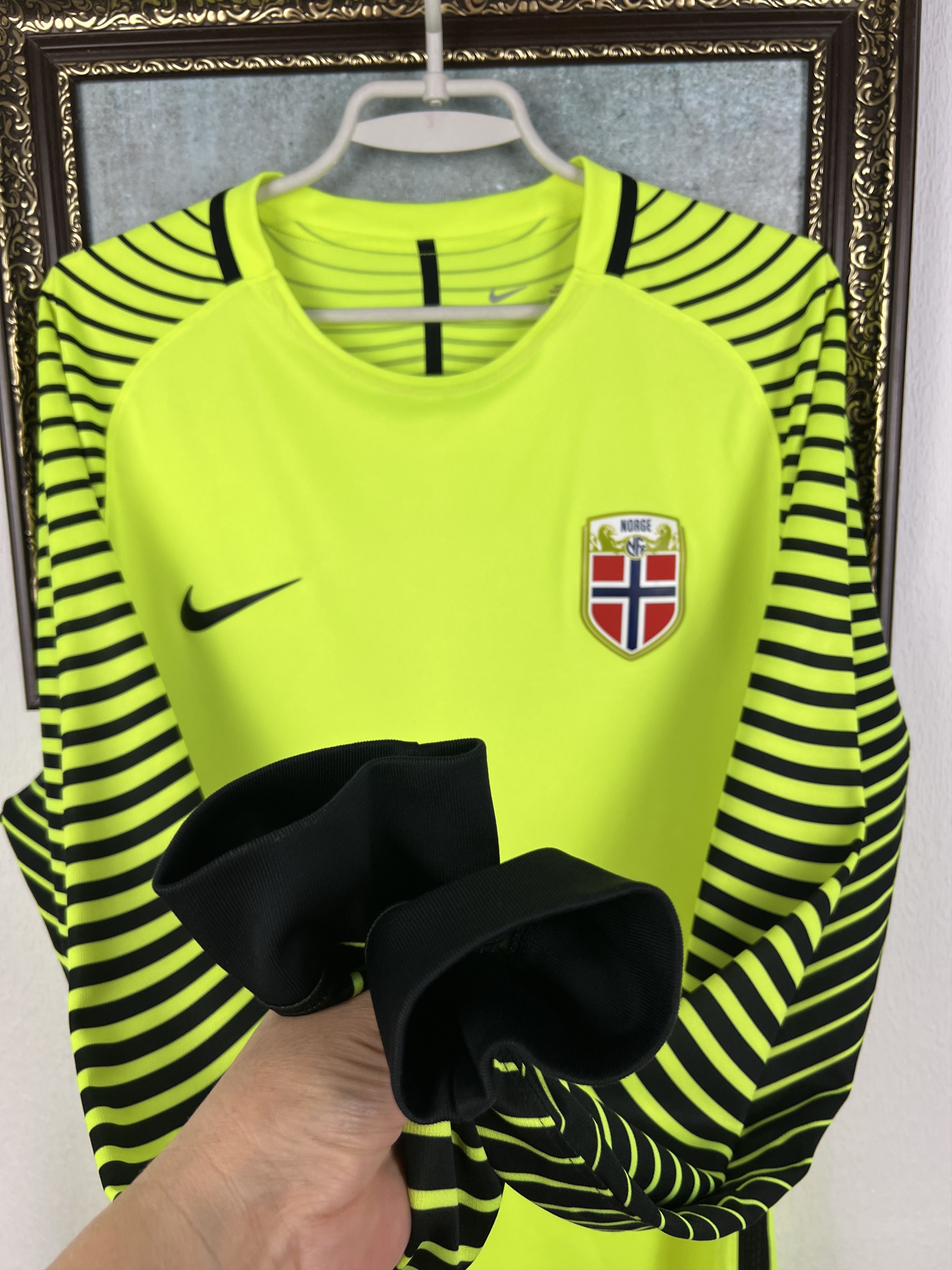 Nike Norway Goalkeeper football shirt Soccer Player Issue Jersey Size US XL / EU 56 / 4 - 7 Thumbnail