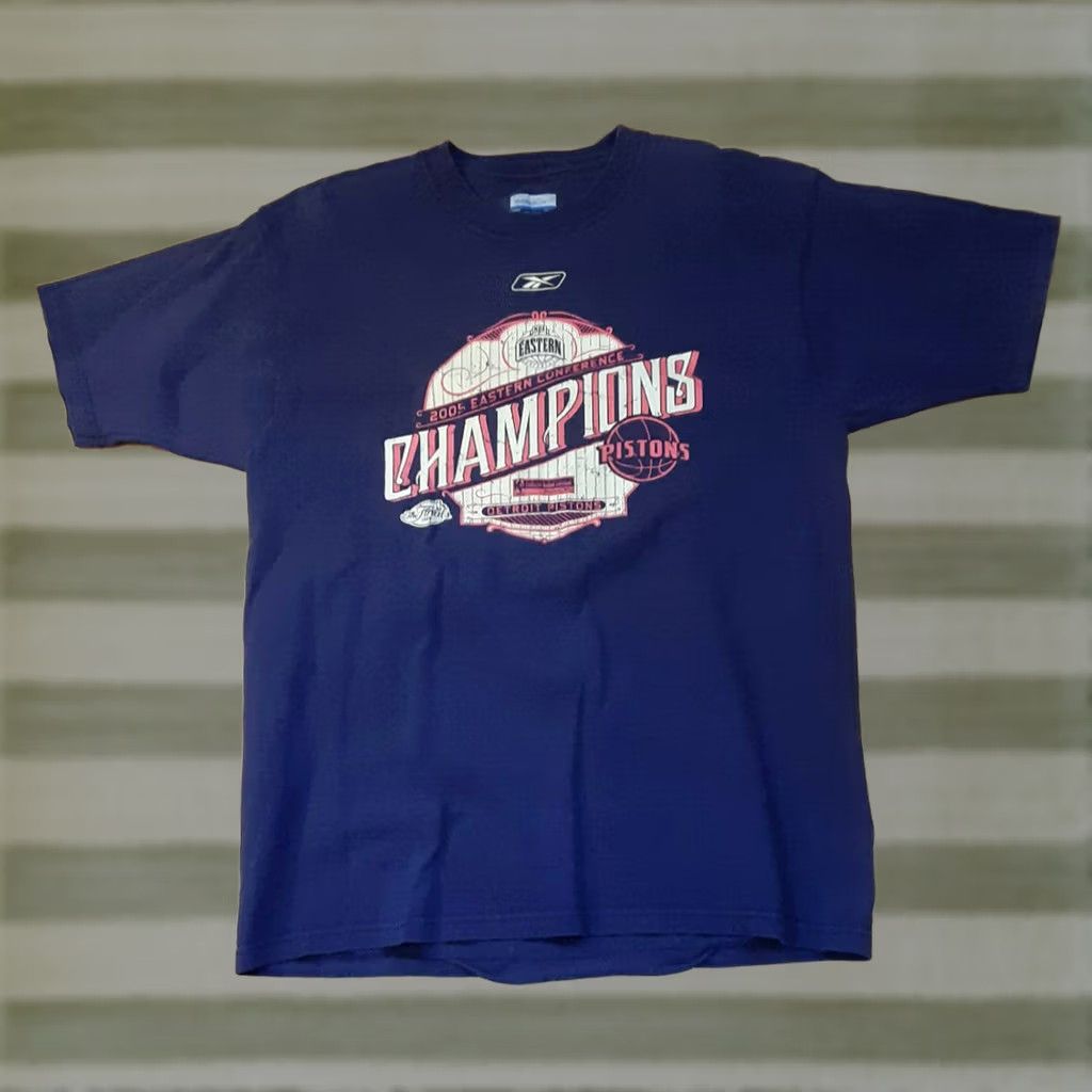 Reebok VINTAGE Detroit Pistons 2005 Champs Reebok Locker Room Edition T-Shirt Medium Red Mens Size US M / EU 48-50 / 2 - 1 Thumbnail
