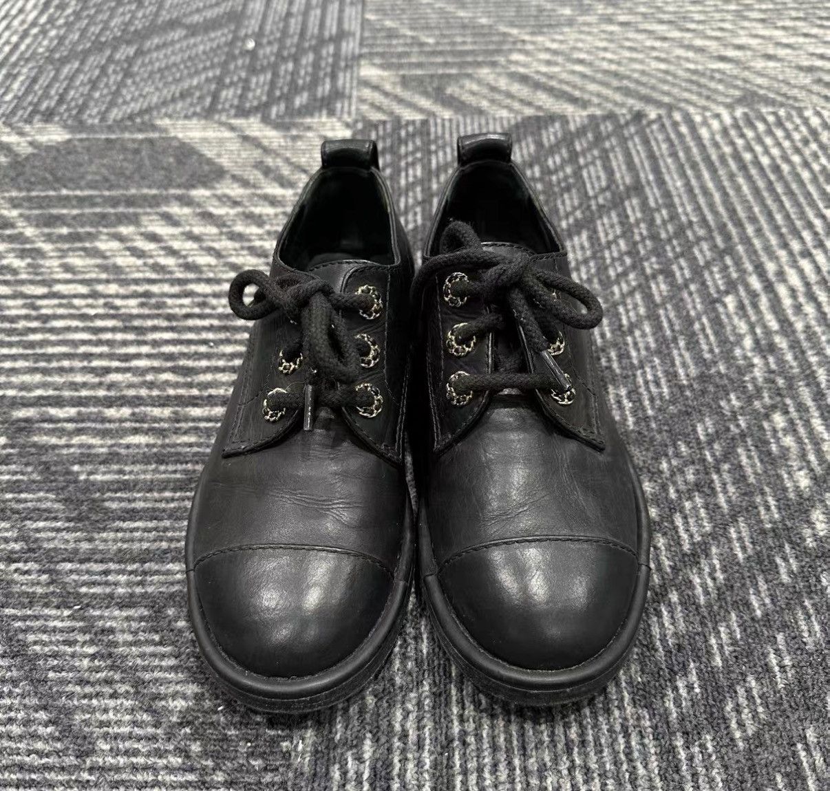 Chanel Chanel Black Leather Loafers J42 Size US 5 / IT 35 - 2 Thumbnail