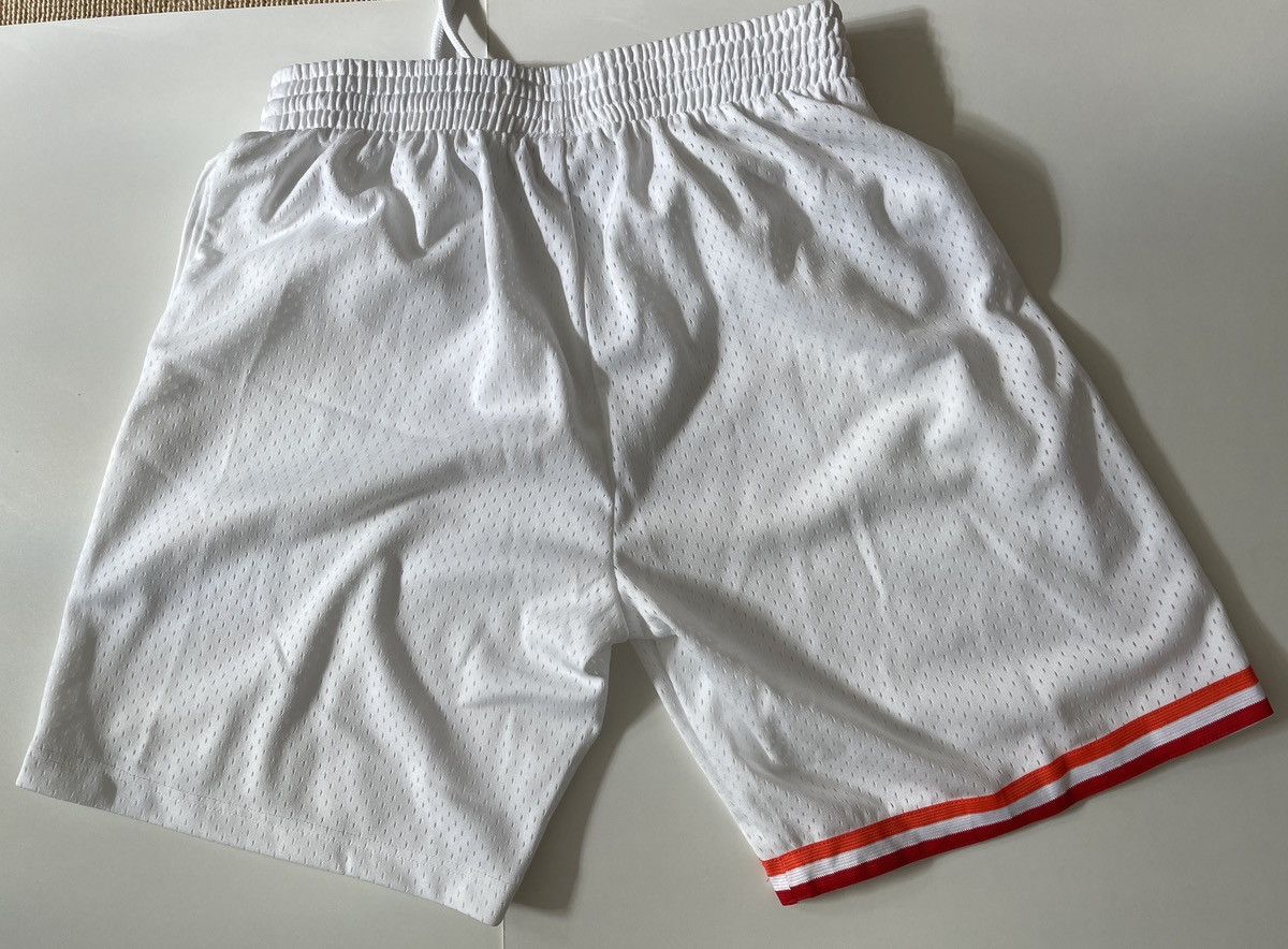 Mitchell & Ness Mitchell & Ness Miami Heat Shorts Size US 38 / EU 54 - 2 Thumbnail