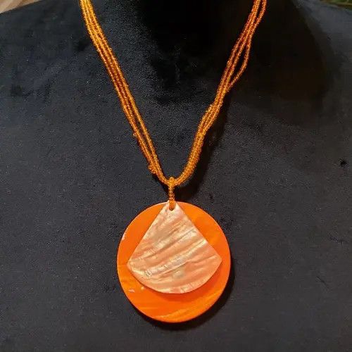 Vintage Round Mother Of Pearl Necklace Size ONE SIZE - 1 Thumbnail