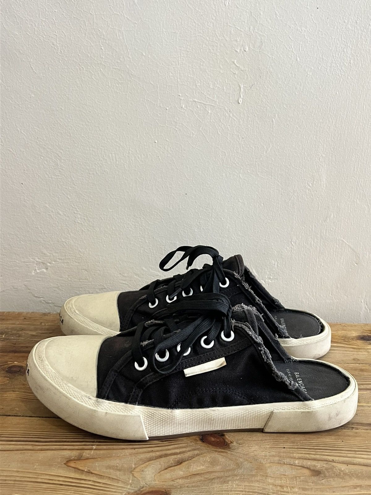 Balenciaga Balenciaga Paris lowTop Vulc Destroyer Fab/ Rub Size US 9 / EU 42 - 1 Thumbnail