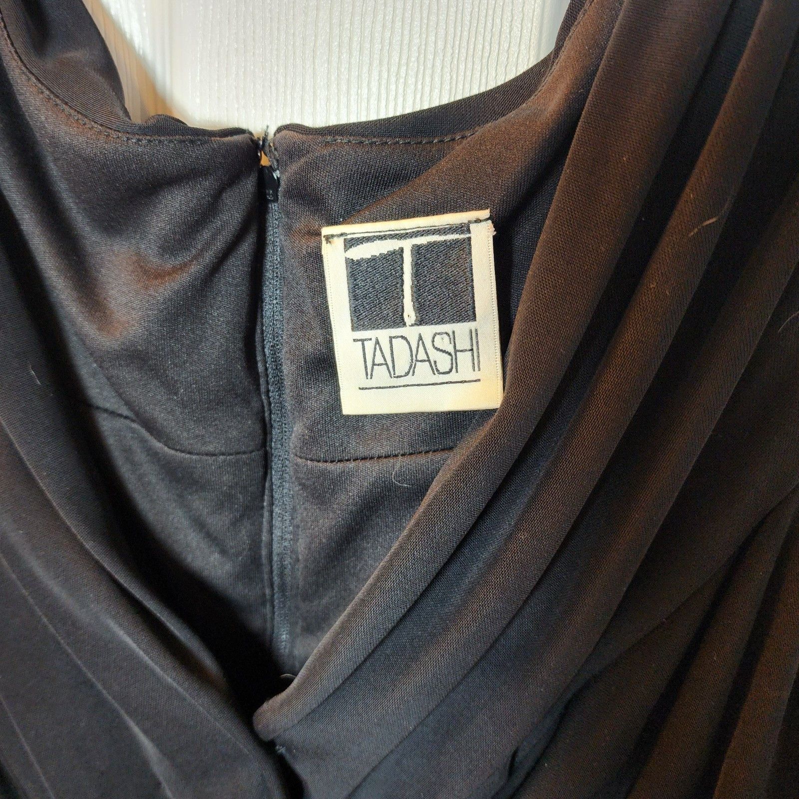 Tadashi Shoji Tadashi Dress 6 | Black Ruched | Sleeveless V-Neck | Midi C Size M / US 6-8 / IT 42-44 - 4 Thumbnail