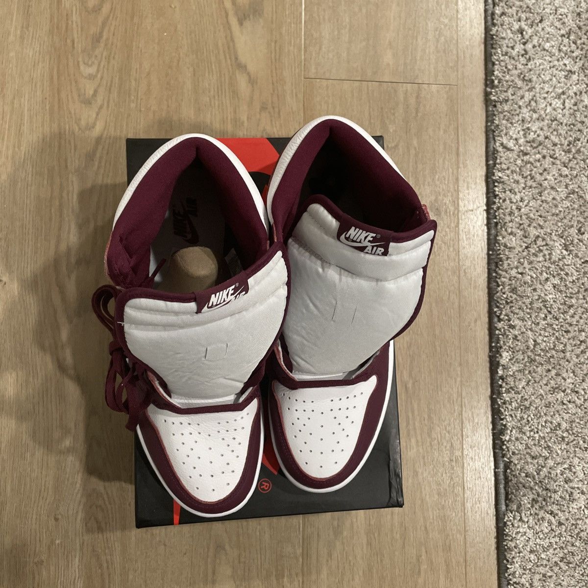 Nike Air Jordan 1 Retro High OG Bordeaux/Metallic Silver-White Size US 12 / EU 45 - 8 Thumbnail