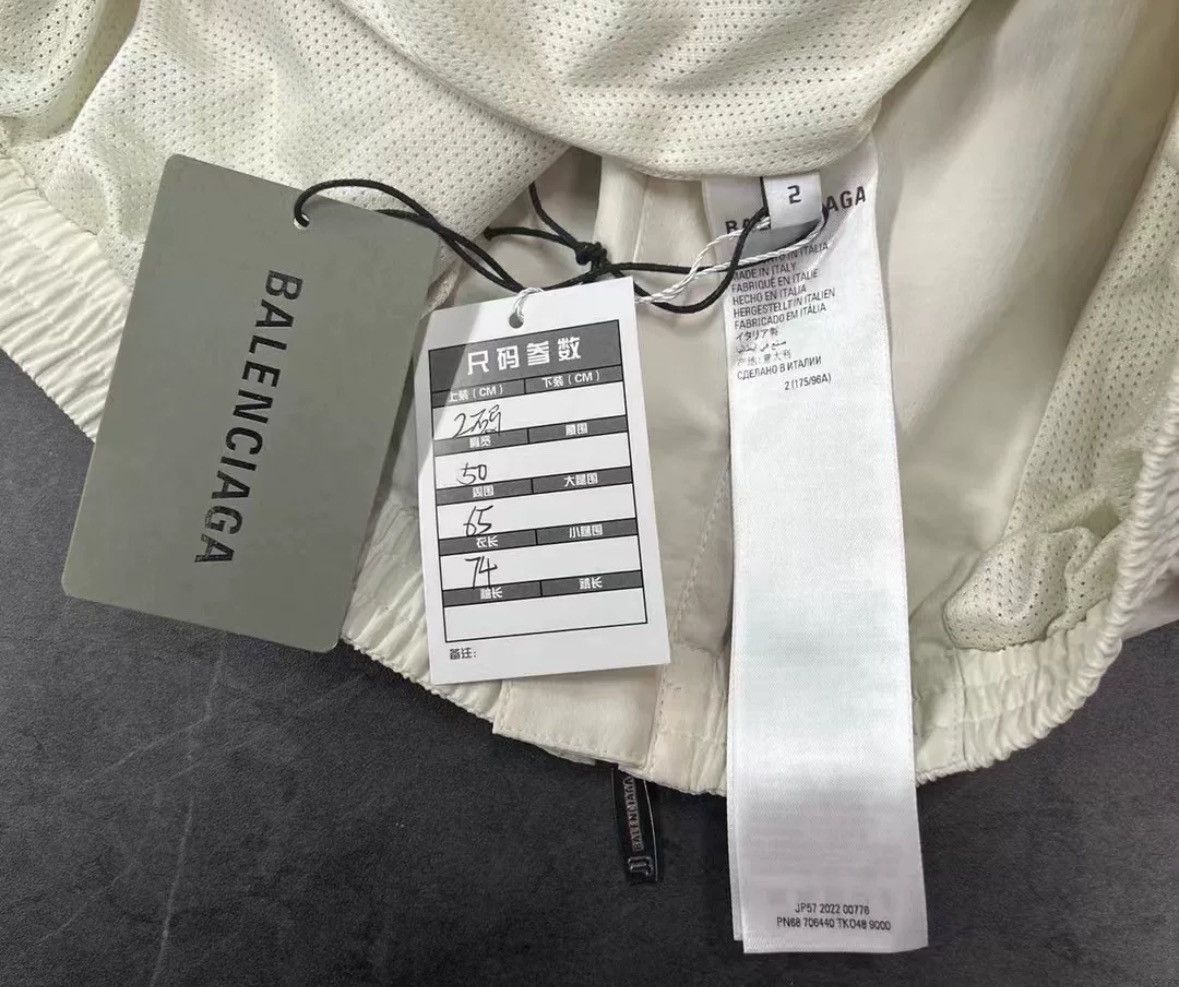 Balenciaga Balenciaga 22fw white padded shoulder nylon sports jacket Size US M / EU 48-50 / 2 - 7 Thumbnail