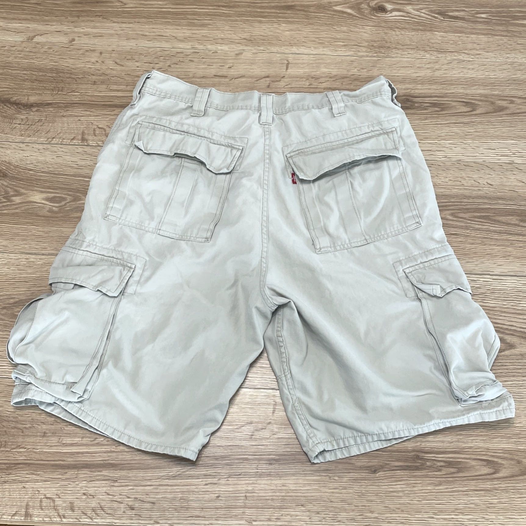 Levi's VINTAGE Levi's Cargo Shorts Men's Size 34 Khaki Workwear Beige 90s Size US 34 / EU 50 - 8 Thumbnail