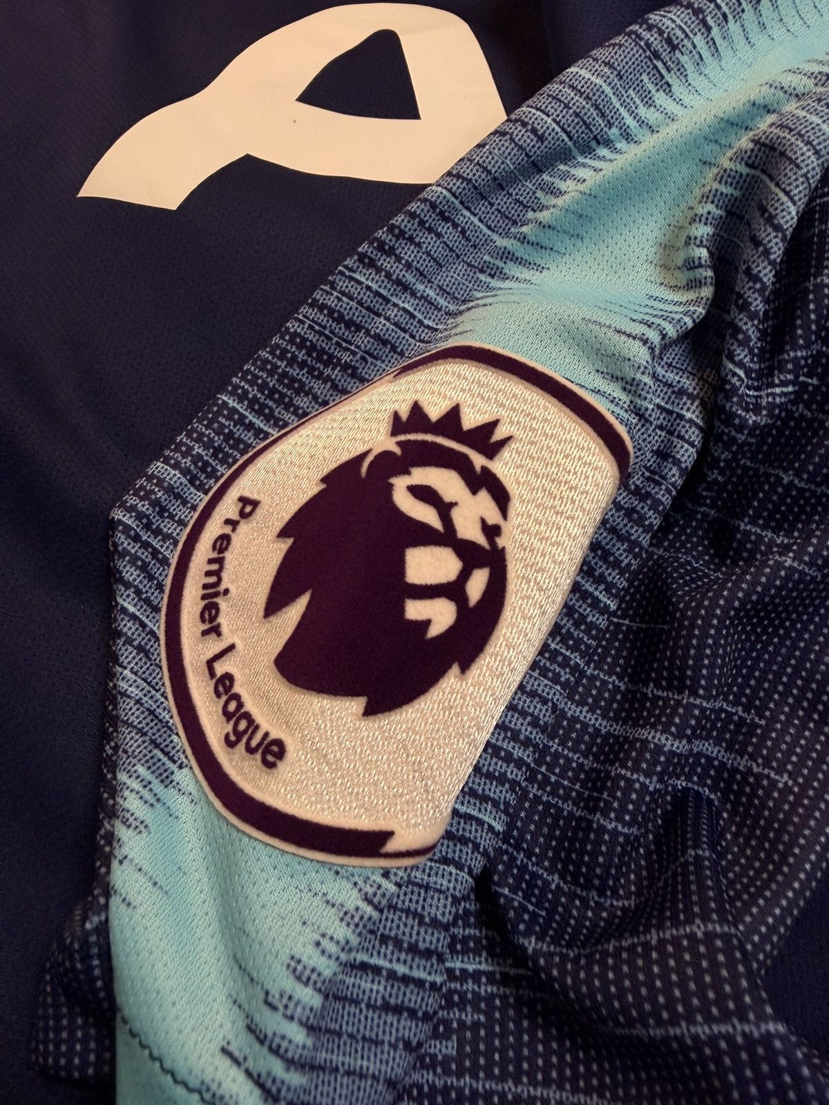 Nike Tottenham Hotspur Harry Kane #10 Jersey – Size Medium Size US M / EU 48-50 / 2 - 5 Thumbnail