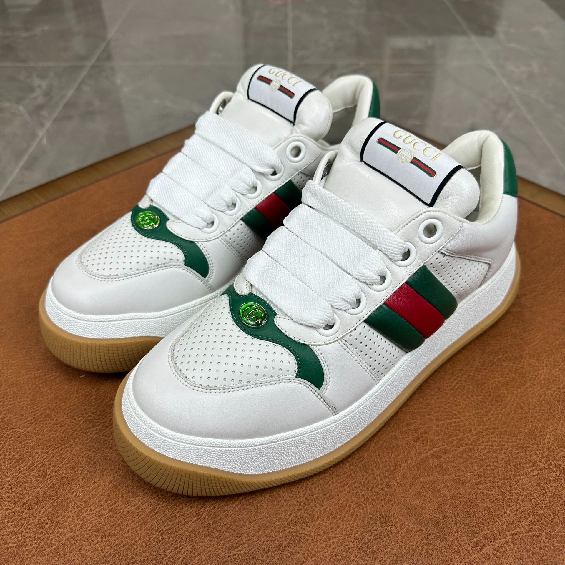 Gucci Gucci White Lowtop Sneakers 12 Men Size US 12 / EU 45 - 1 Thumbnail