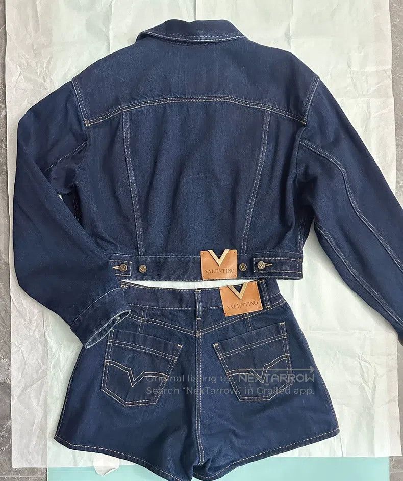 Valentino Valentino A cropped denim jacket with a dropped shoulder s Size M / US 6-8 / IT 42-44 - 2 Thumbnail