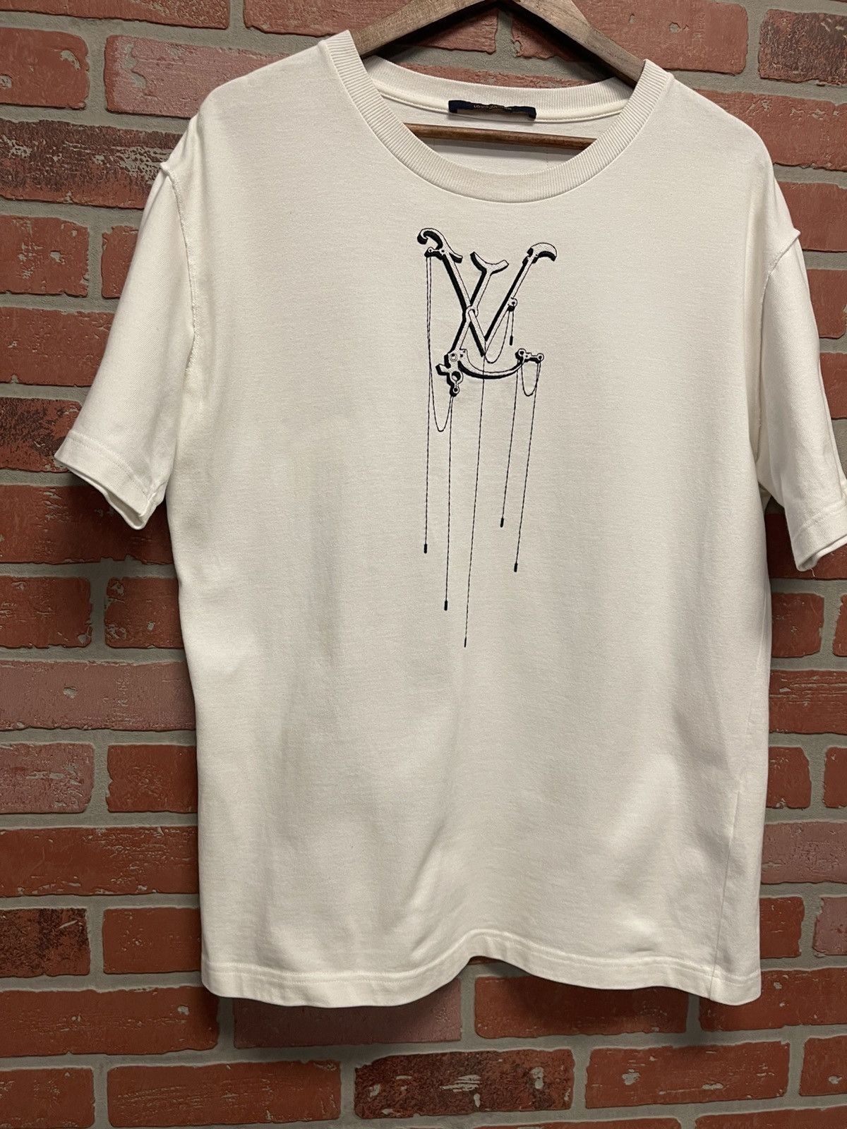 Louis Vuitton Size L - Louis Vuitton White Pendant Drip Logo Embroidered Size US L / EU 52-54 / 3 - 2 Thumbnail