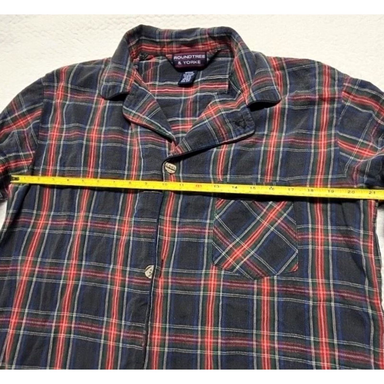 Roundtree & Yorke Roundtree & Yorke men’s Med 100% Cotton Multicolor Plaid Comfy Everyday Shirt | Button-Up | Long Sleeve | Regular Fit | Casual Holiday Mens Shirt Size US M / EU 48-50 / 2 - 3 Thumbnail