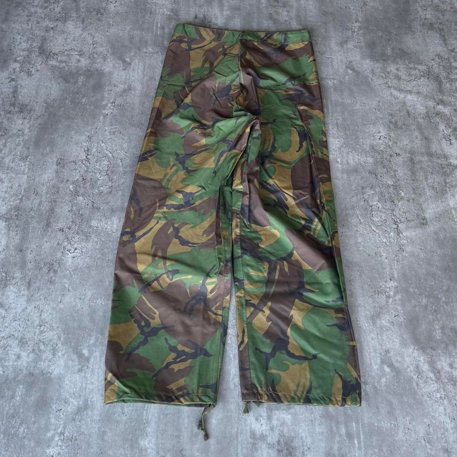 Vintage Vintage Y2K Camo Baggy Rainwear Gore-Tex Style Utility Pants Size US 32 / EU 48 - 2 Thumbnail