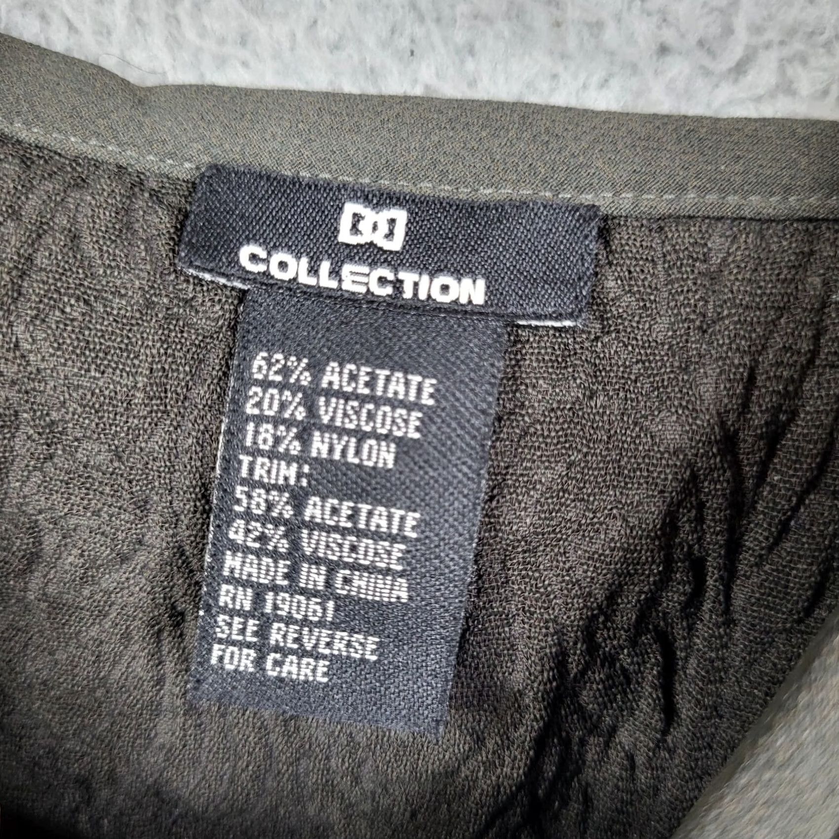 Vintage DD Collection Women's Olive Green V-Neck Tank top Size 6 Shirt Tank Womens Adult Small? Size M / US 6-8 / IT 42-44 - 3 Thumbnail
