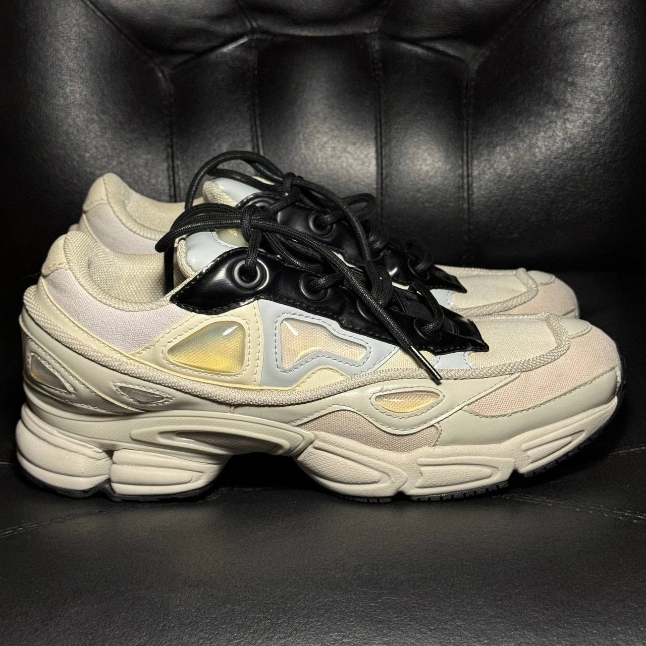 Adidas × Raf Simons 8,5us Adidas Raf Simons Ozweego Cream White Size US 8.5 / EU 41-42 - 1 Thumbnail
