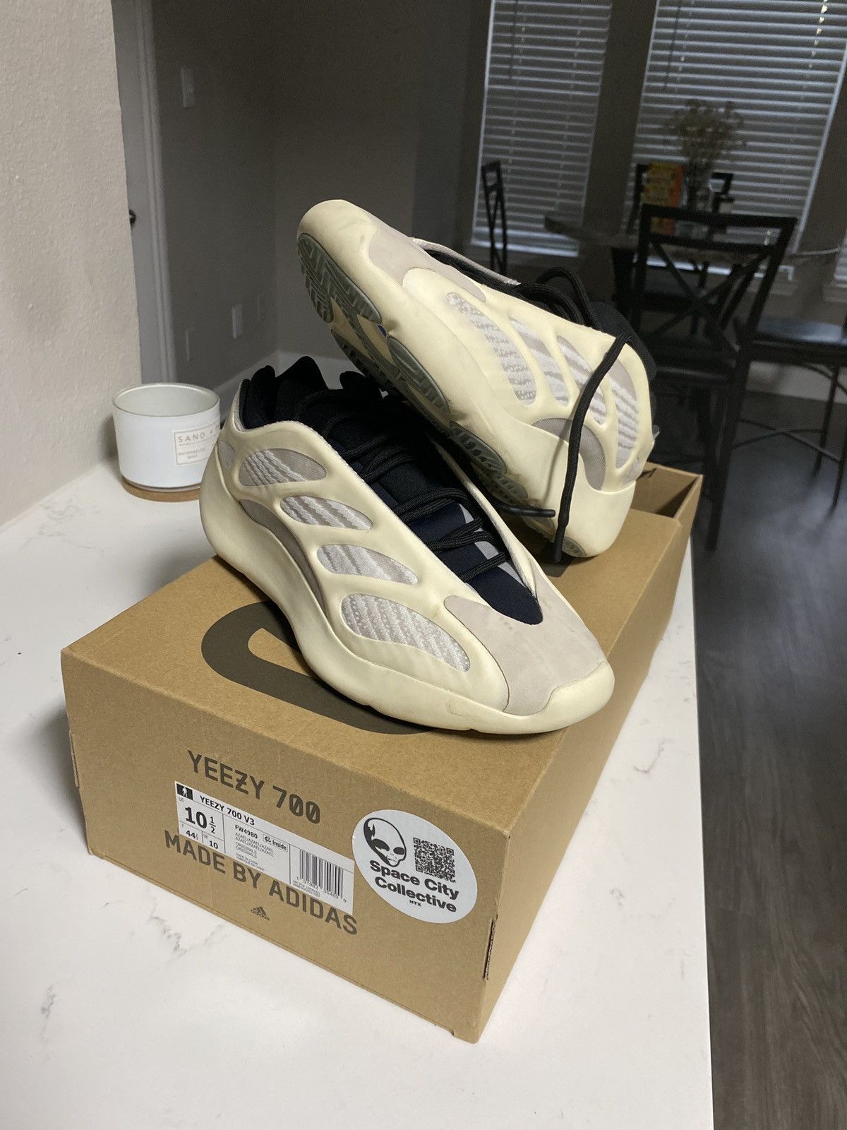 Adidas Adidas Yeezy 700 Size US 10.5 / EU 43-44 - 1 Thumbnail