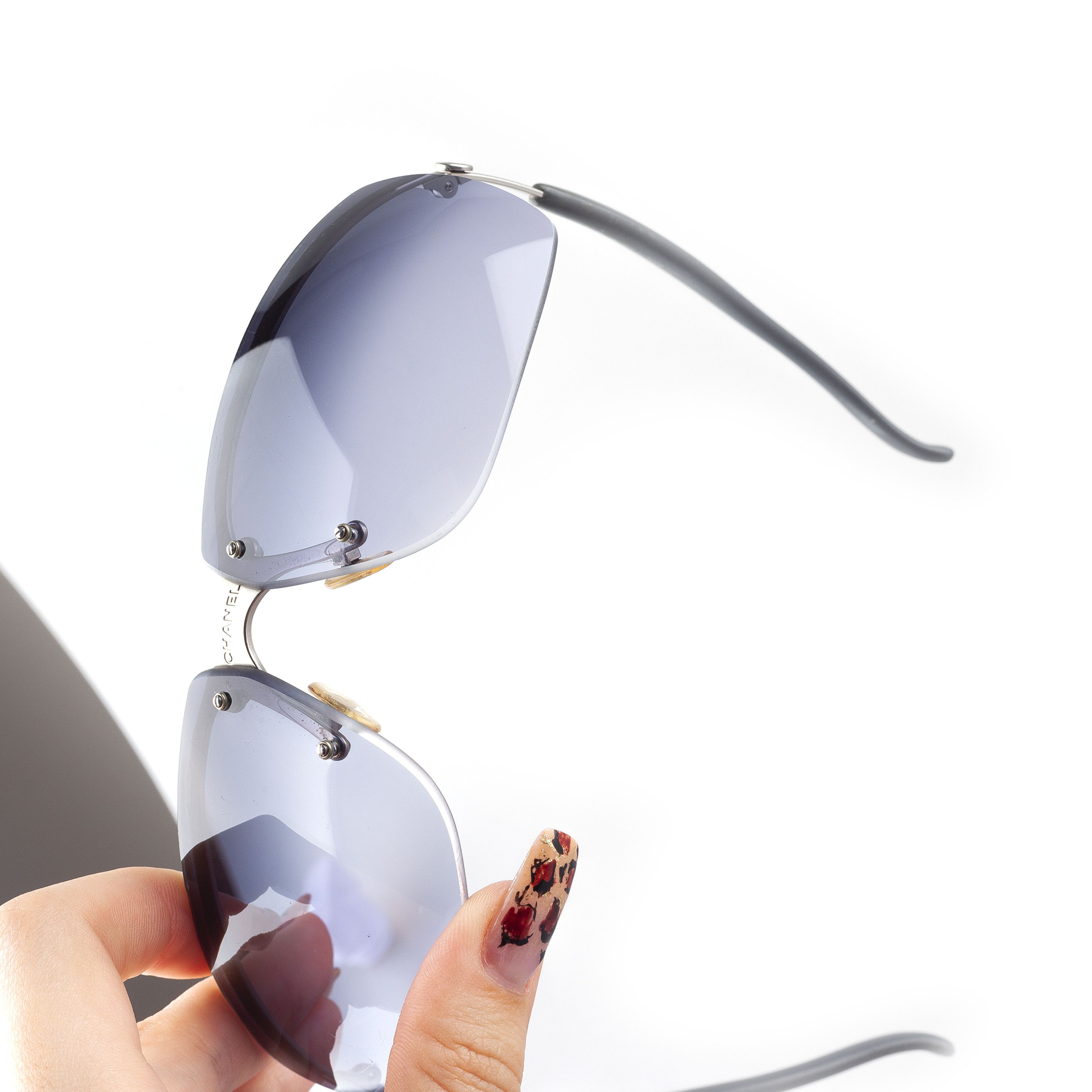 Chanel Chanel 4011 C 123/79 Blue Vintage Sunglasses Size ONE SIZE - 5 Thumbnail