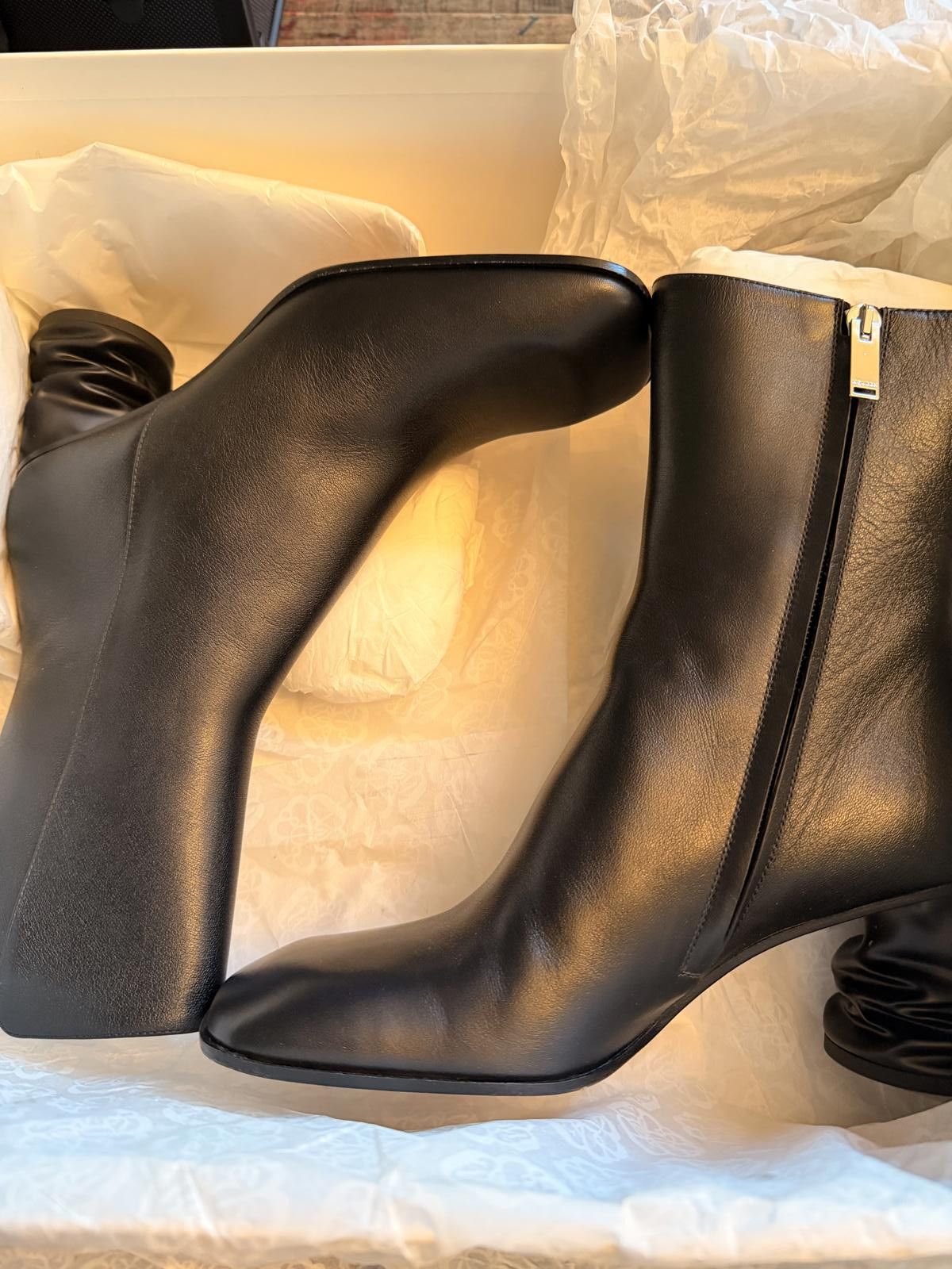 Alexander McQueen Alexander McQueen Leather Ankle Boots with Sculpted Heel Size US 7 / IT 37 - 7 Thumbnail