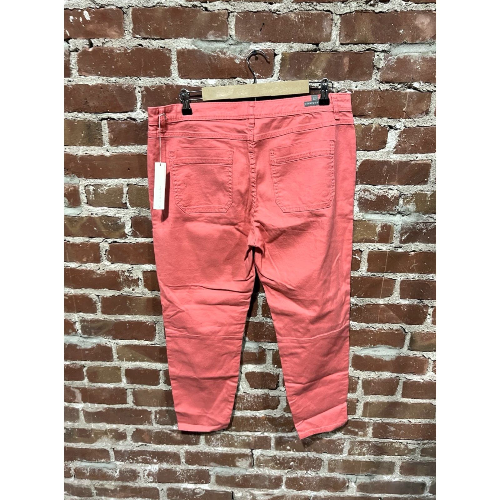 Vintage Lauren Conrad Womens Pink Cropped Straight Leg Pants Tapered Size 16 NWT LC Lauren Conrad Pants Cropped Pink 16 Womens LC Lauren Conrad NWT Size 38" / US 16 / IT 52 - 2 Thumbnail