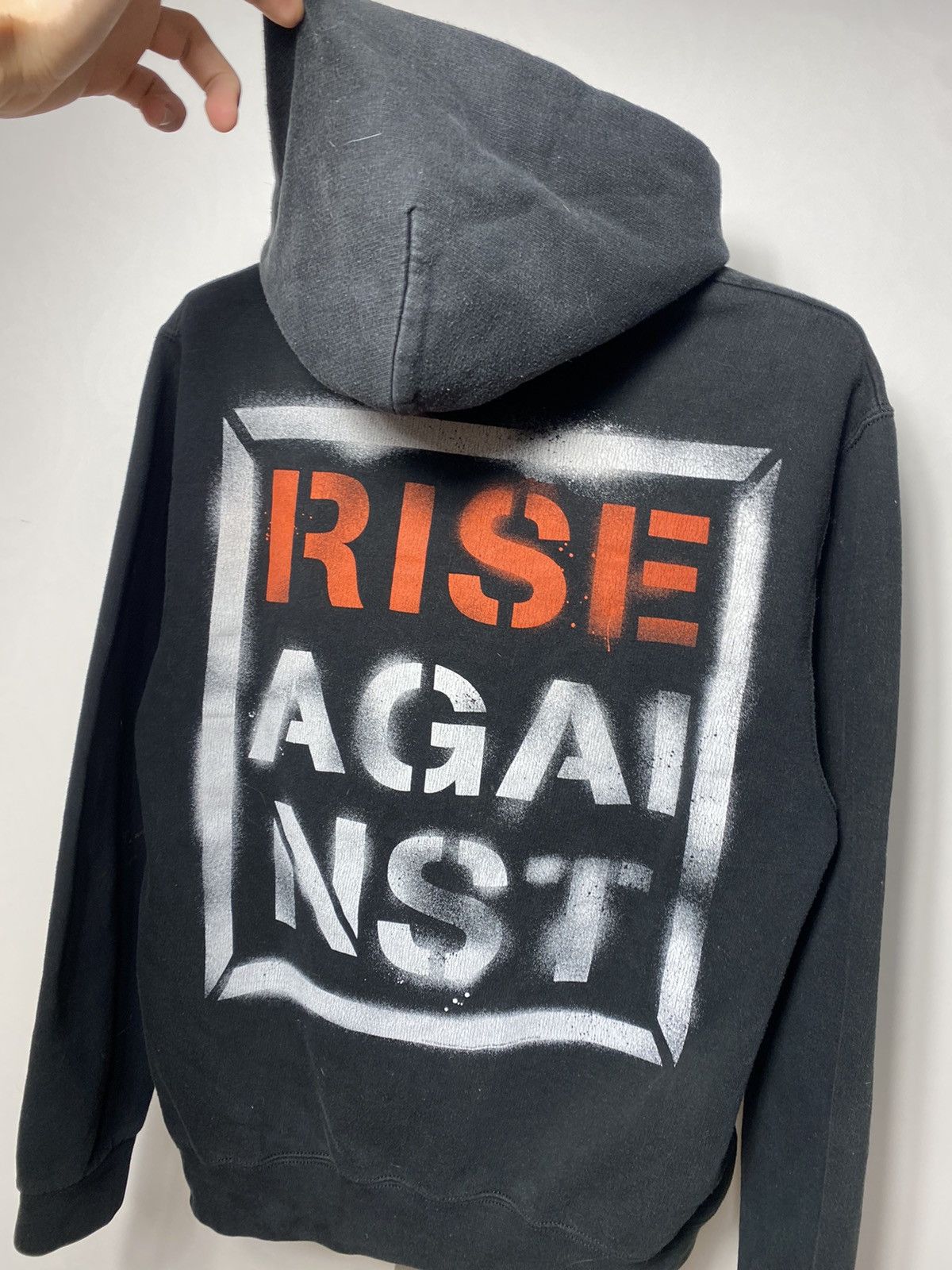 Band Tees Vintage 2012 Rise Against Hoodie size m Size US M / EU 48-50 / 2 - 10 Thumbnail