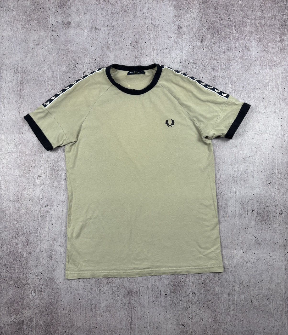 Fred Perry Fred Perry t shirt with lamps size Small Size US S / EU 44-46 / 1 - 1 Thumbnail