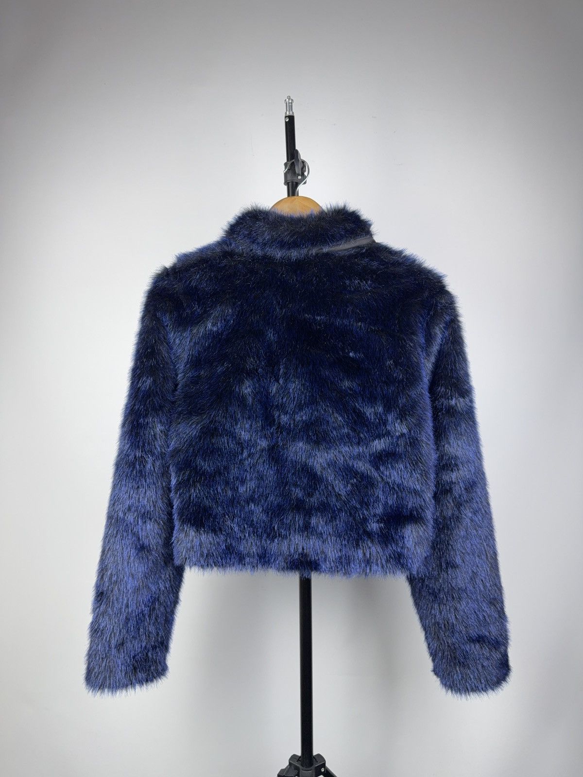Japanese Brand Avant Garde Japanese Y2K Blue Fluffy Faux Fur Cropped Jacket Size L / US 10 / IT 46 - 7 Thumbnail