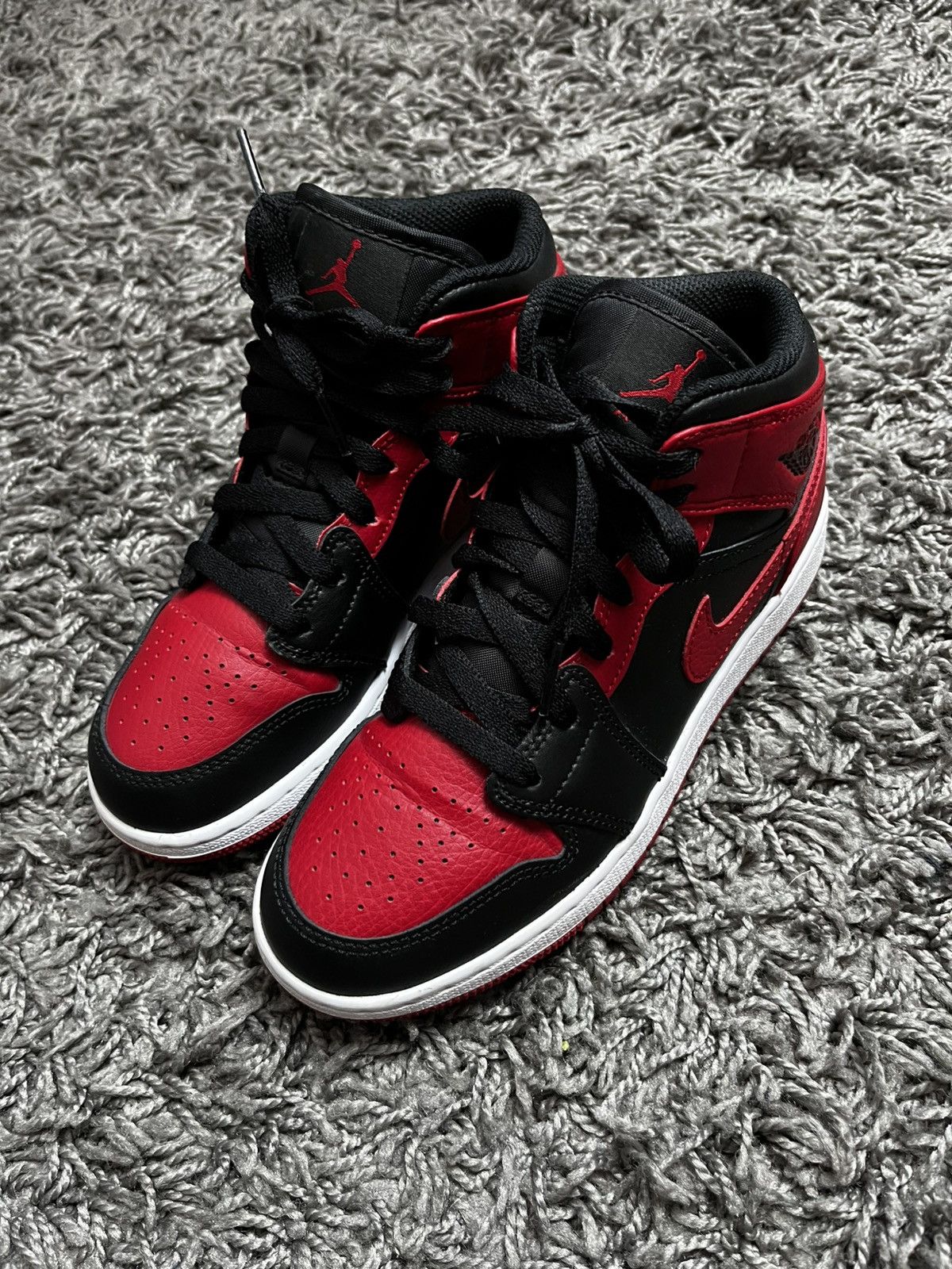 Nike Air Jordan 1 Mid GS "Bred" Classic Red/Black Sneakers Size US 6.5 / IT 36.5 - 3 Thumbnail