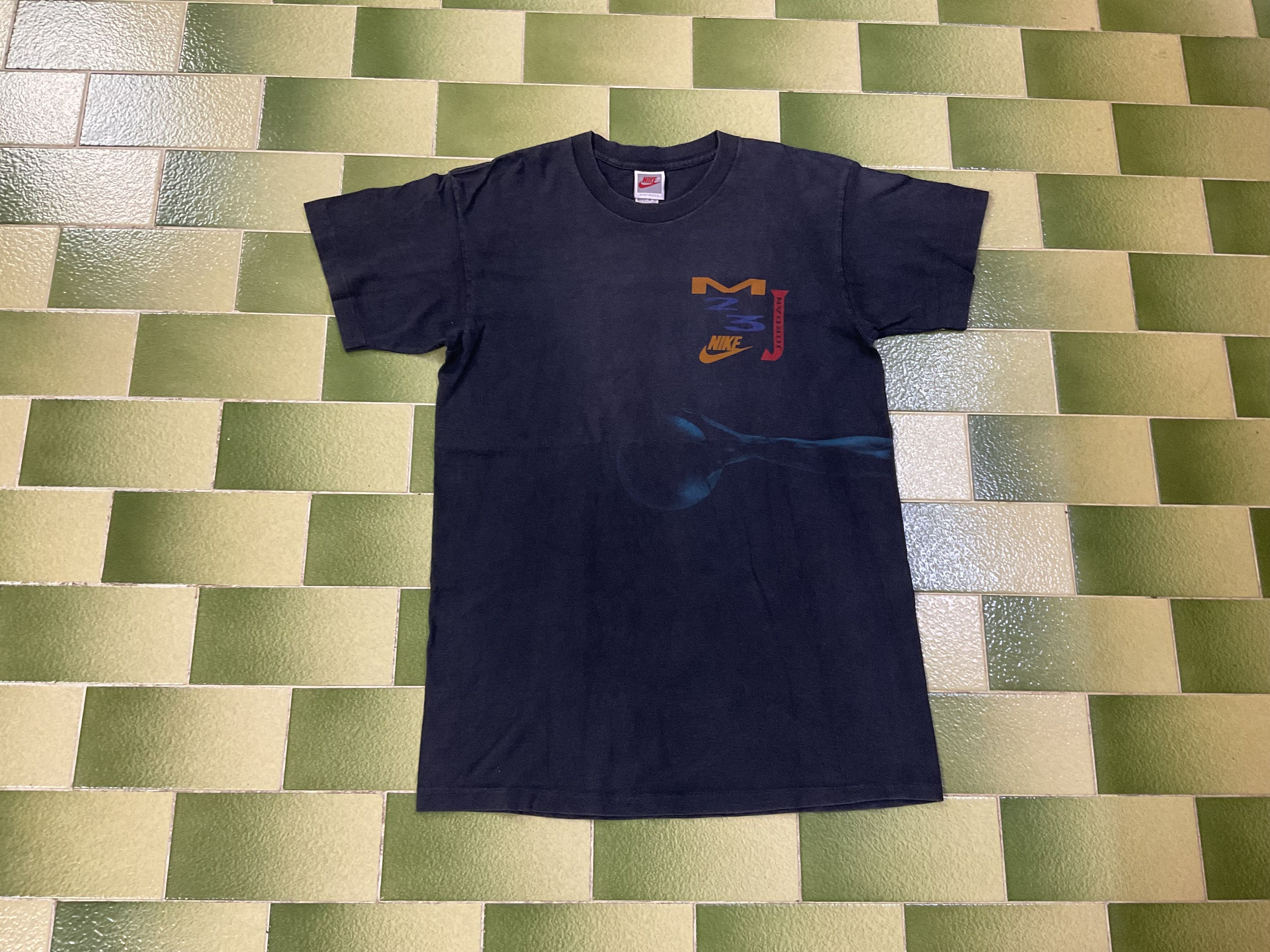 Nike Vintage 90s Nike Michael Jordan MJ23 T-Shirt NBA Basketball Size US M / EU 48-50 / 2 - 1 Thumbnail