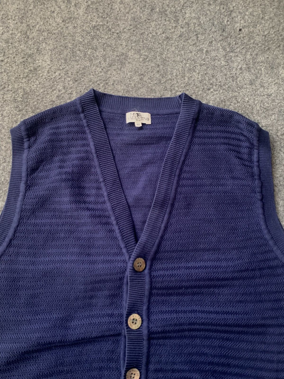 Valentino Vintage valentino vest Size US M / EU 48-50 / 2 - 3 Thumbnail
