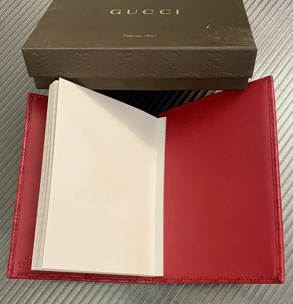 Gucci Gucci 🇮🇹 berry red microgucci GG leather porta quaderno NEW Size ONE SIZE - 8 Thumbnail
