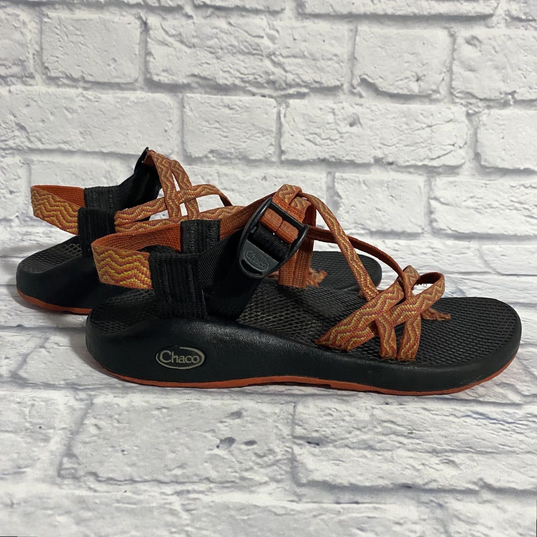 Chaco Chaco Z2 Classic Outdoor Sandals Orange Gray Geo Pattern Womens Size 9 Sandal Size US 7 / IT 37 - 6 Thumbnail