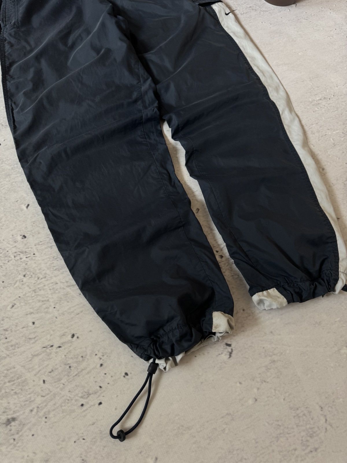 Nike × Vintage NIKE NYLON VINTAGE Y2K OVERSIZE BAGGY FIT PANTS SWEATPANTS Size US 32 / EU 48 - 2 Thumbnail