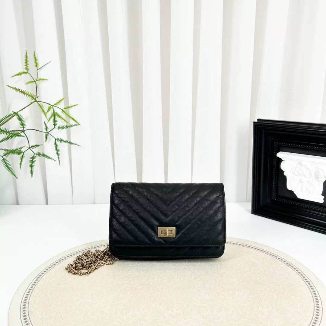 Chanel Pre-loved Bag Very good condition Size ONE SIZE - 1 Thumbnail
