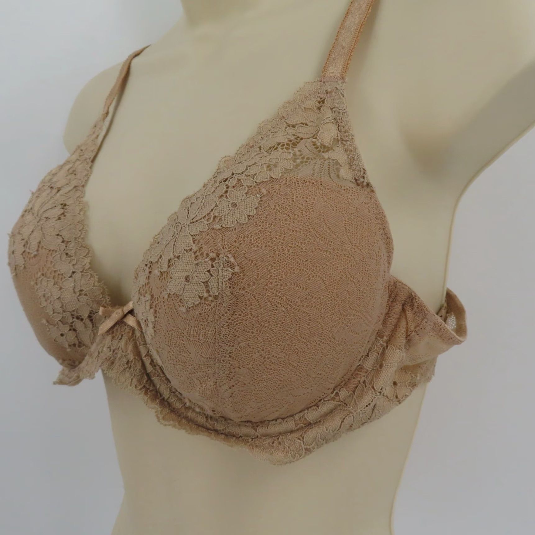 Vintage B Temptd Wacoal 36B Insta Ready Plunge Bra 953229 Beige Lace Underwire Solid Beige Opaque T-Shirt Bra Womens Size ONE SIZE - 6 Thumbnail
