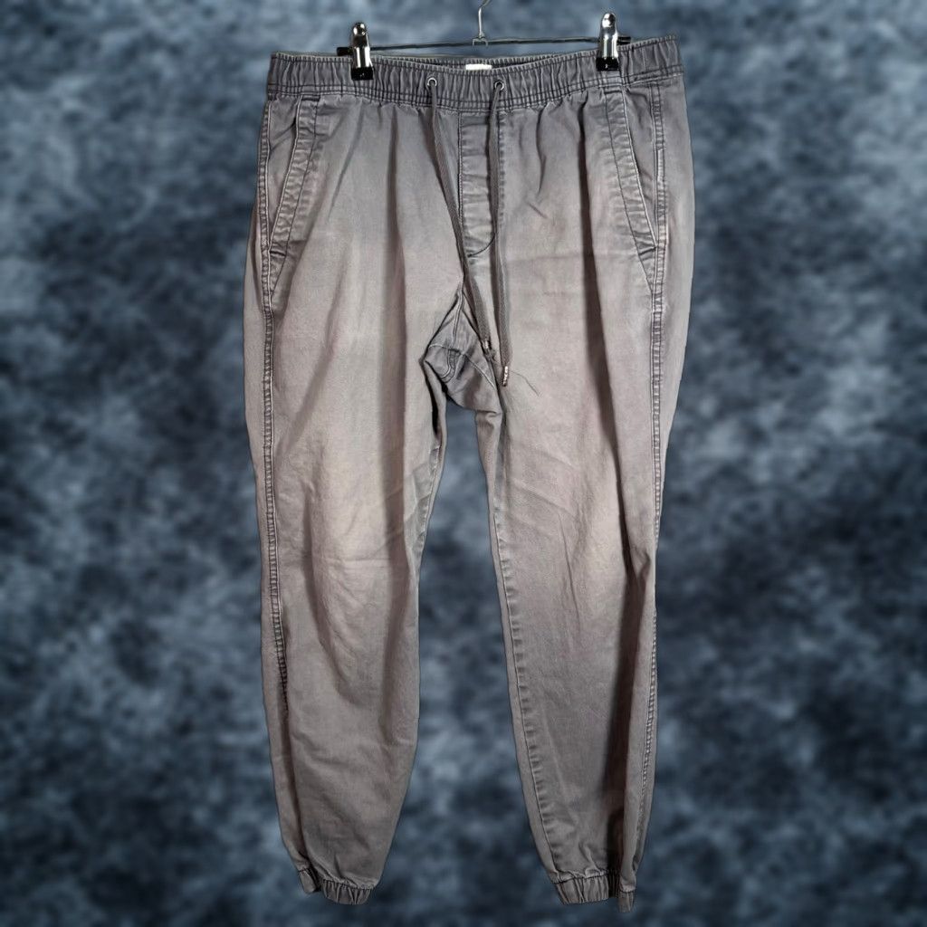 Gap Gap Jogger Pants Mens Size M Essential Gray Cotton Blend Drawstring Activewear Tapered Inseam 29" Elastic Waist Casual Size US 31 - 1 Thumbnail