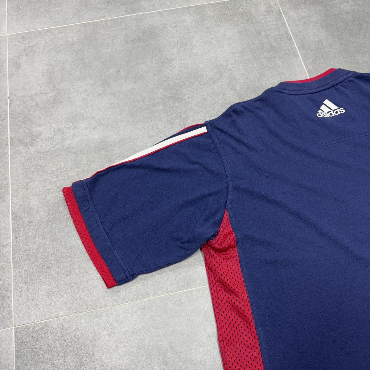 Adidas × Vintage Vintage Adidas Embroidered Box Logo T-Shirt Size L Size US L / EU 52-54 / 3 - 16 Thumbnail
