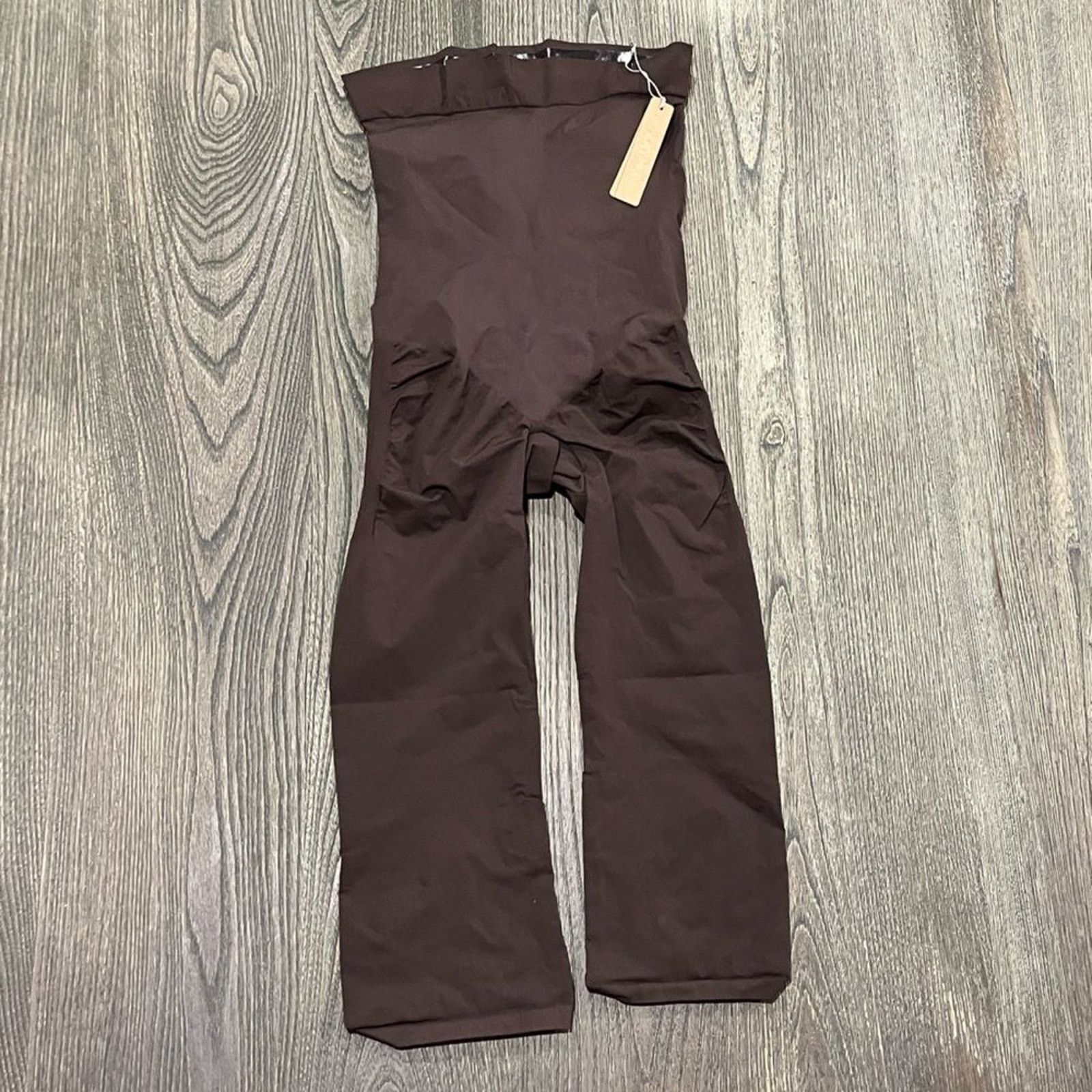 SKIMS NWT Skims Everyday Sculpt Mid Waist Capri Shapewear Bottom3X Size 42" / US 20 - 1 Thumbnail