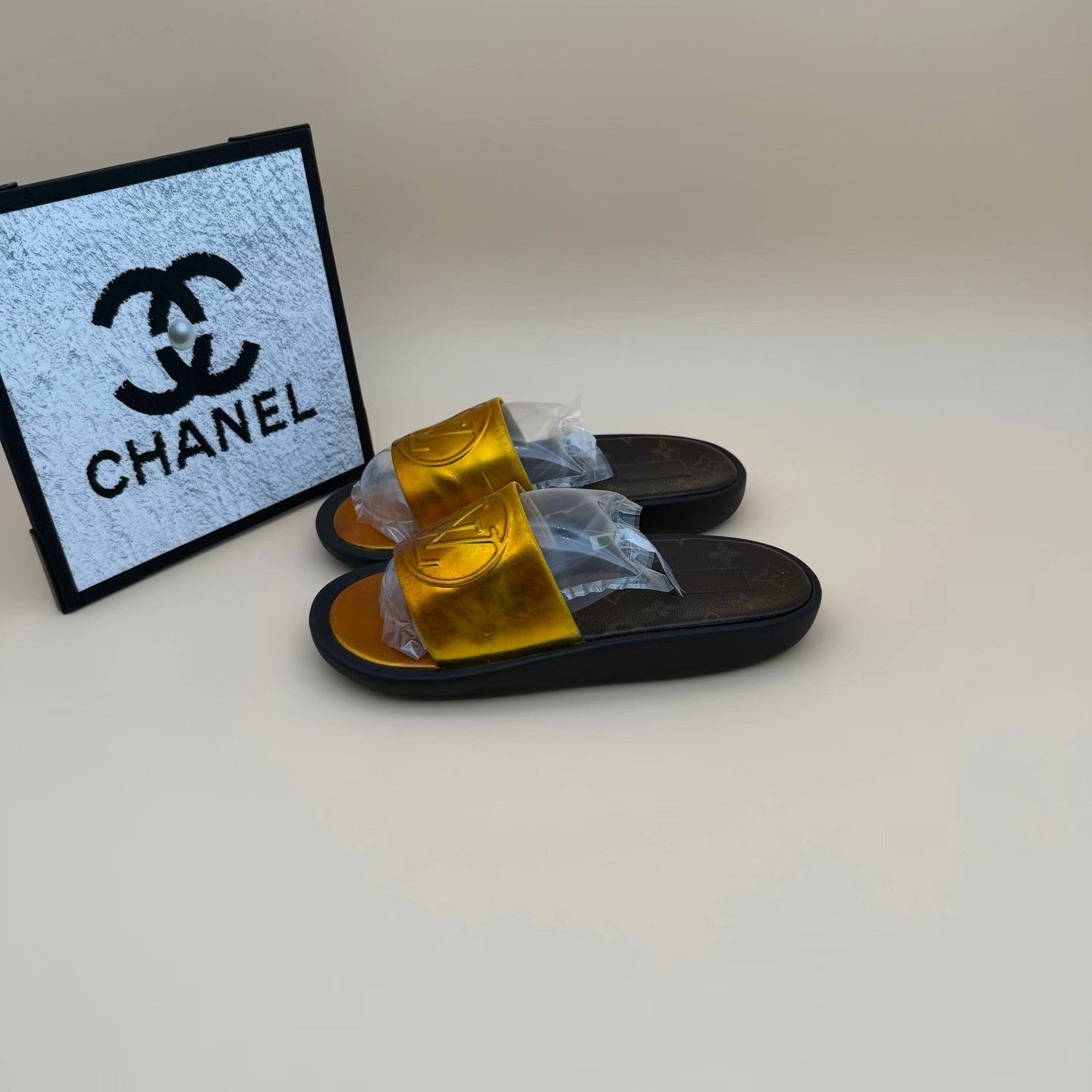 Louis Vuitton Louis Vuitton Retro Sandals us_6 Women Size US 6 / IT 36 - 1 Thumbnail