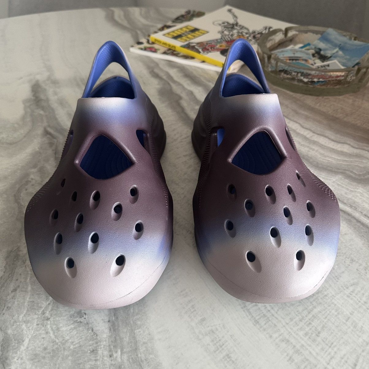 Dingyun Zhang Crocs x Dingyun Zhang Diffuser Ombre Graphic Shoes Size US 8 / EU 41 - 4 Thumbnail