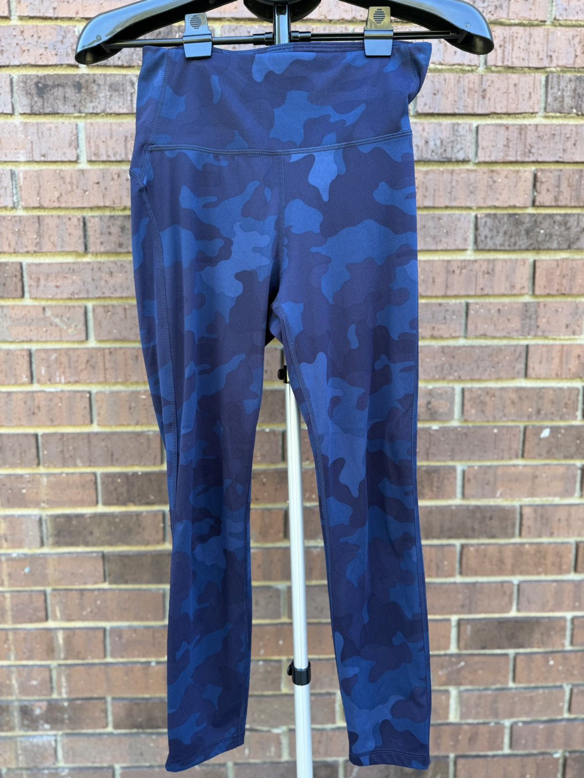 Other All In Motion Exercise Capri Leggings Blue Navy Camouflage Size 26" / US 2 / IT 38 - 3 Thumbnail