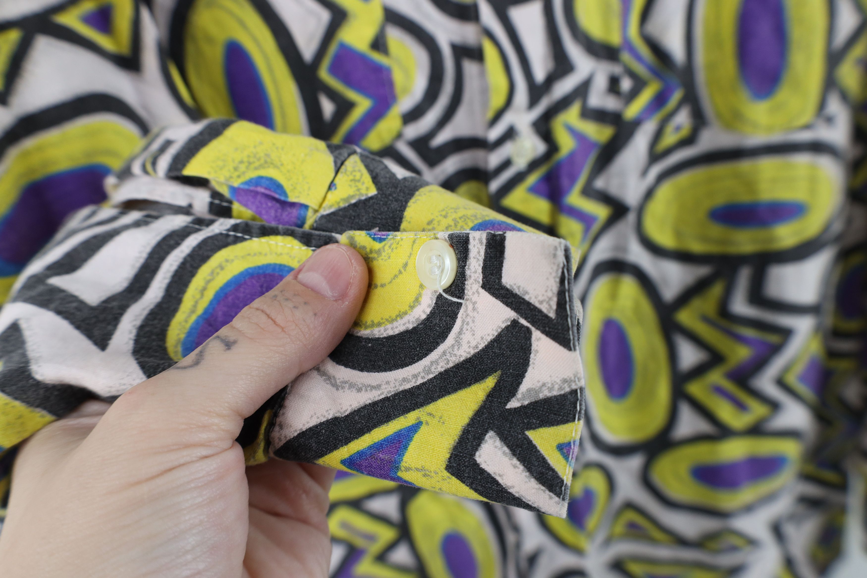 Vintage Vintage 90s Streetwear Abstract Geometric Baggy Button Shirt Size US M / EU 48-50 / 2 - 6 Thumbnail