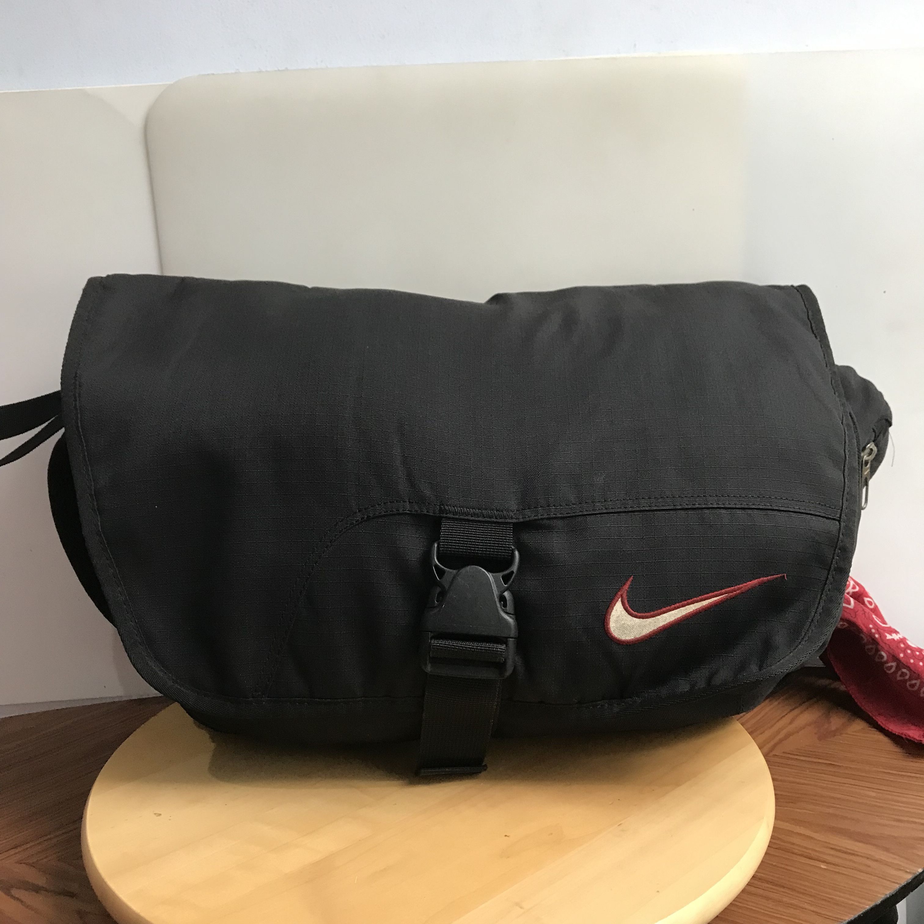 Nike Vintage NIKE Old Messenger bag Shoulder bag Nylon Black Size ONE SIZE - 14 Thumbnail