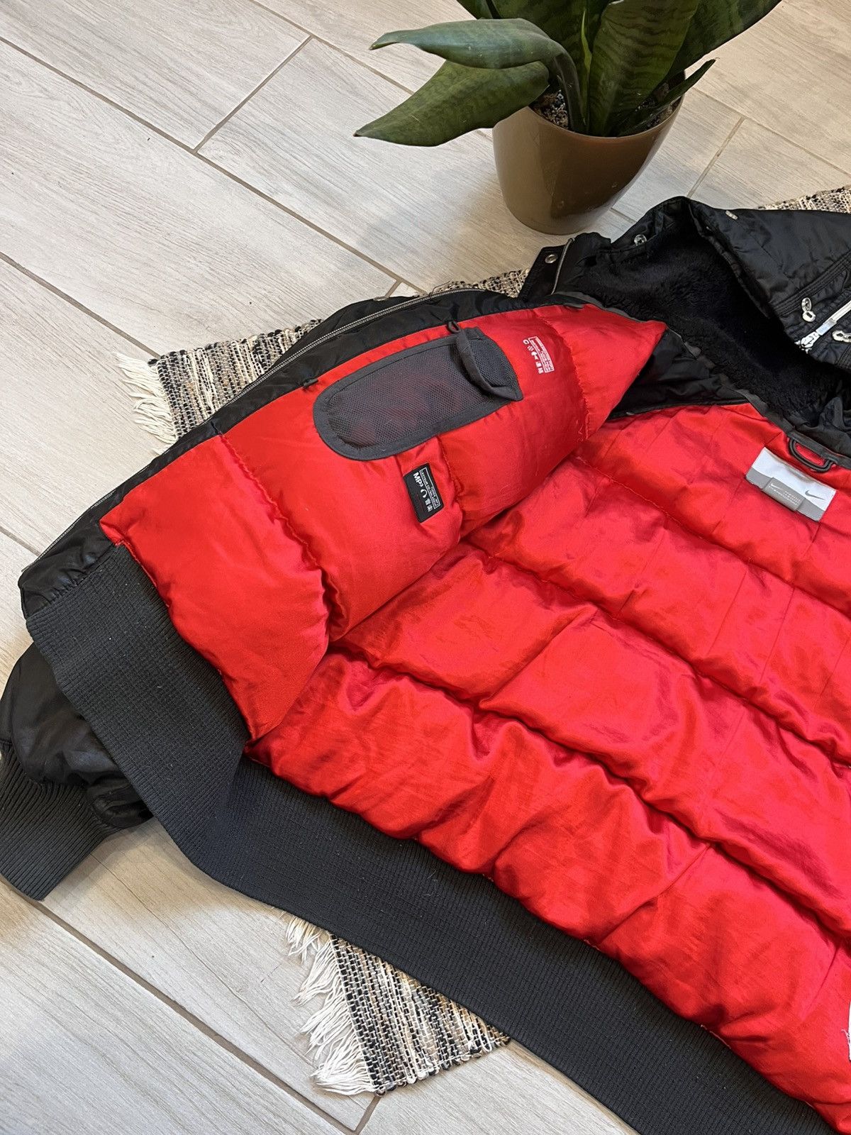 Nike × Vintage Rare Vintage Nike down jacket bomber black opium Alaska Size XL / US 12-14 / IT 48-50 - 19 Thumbnail