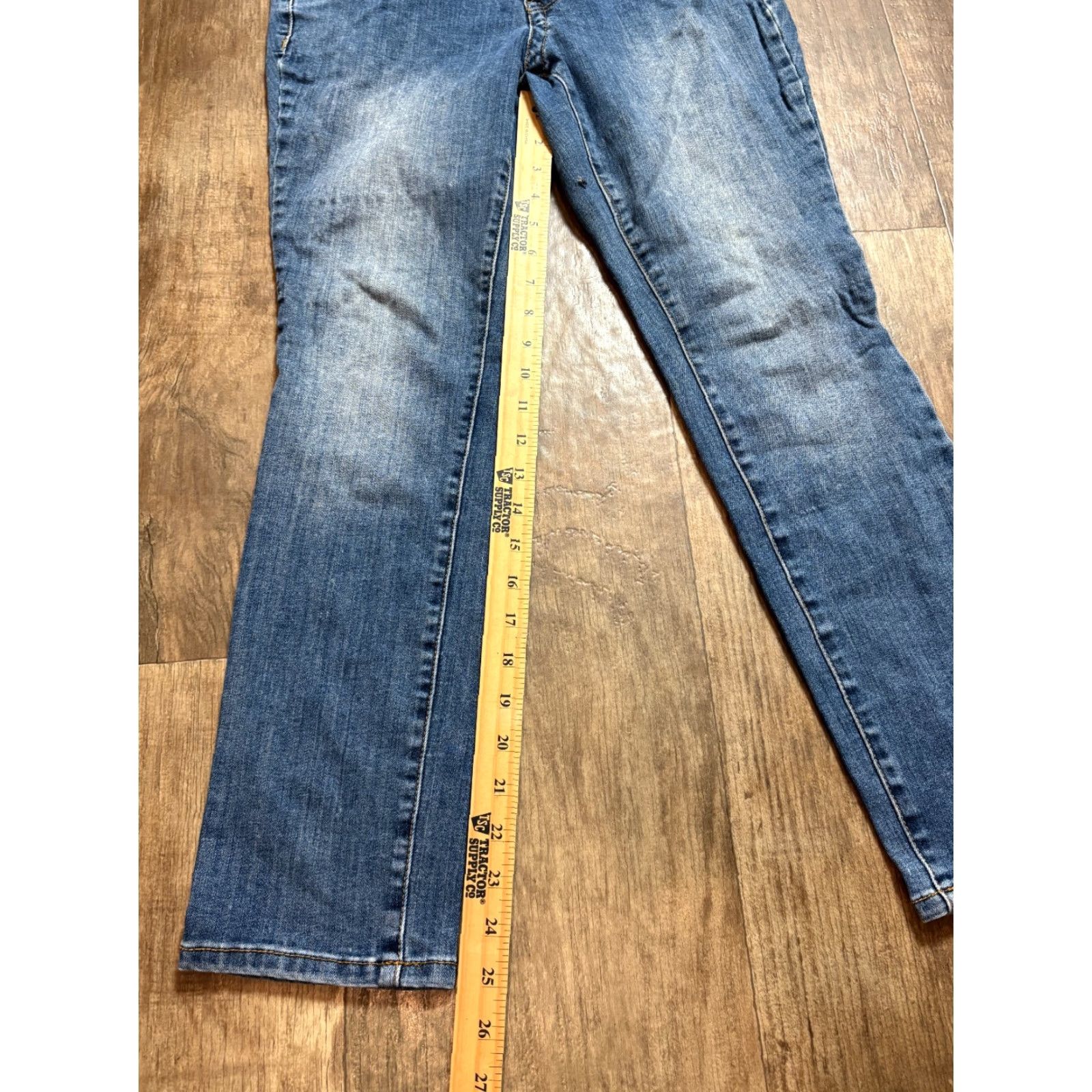 Gloria Vanderbilt VINTAGE Secrets by David Vered Jeans Womens 6 P Blue Denim Slim Tapered Gloria Vanderbilt Petites Womens Jeans Size 28" / US 6 / IT 42 - 2 Thumbnail