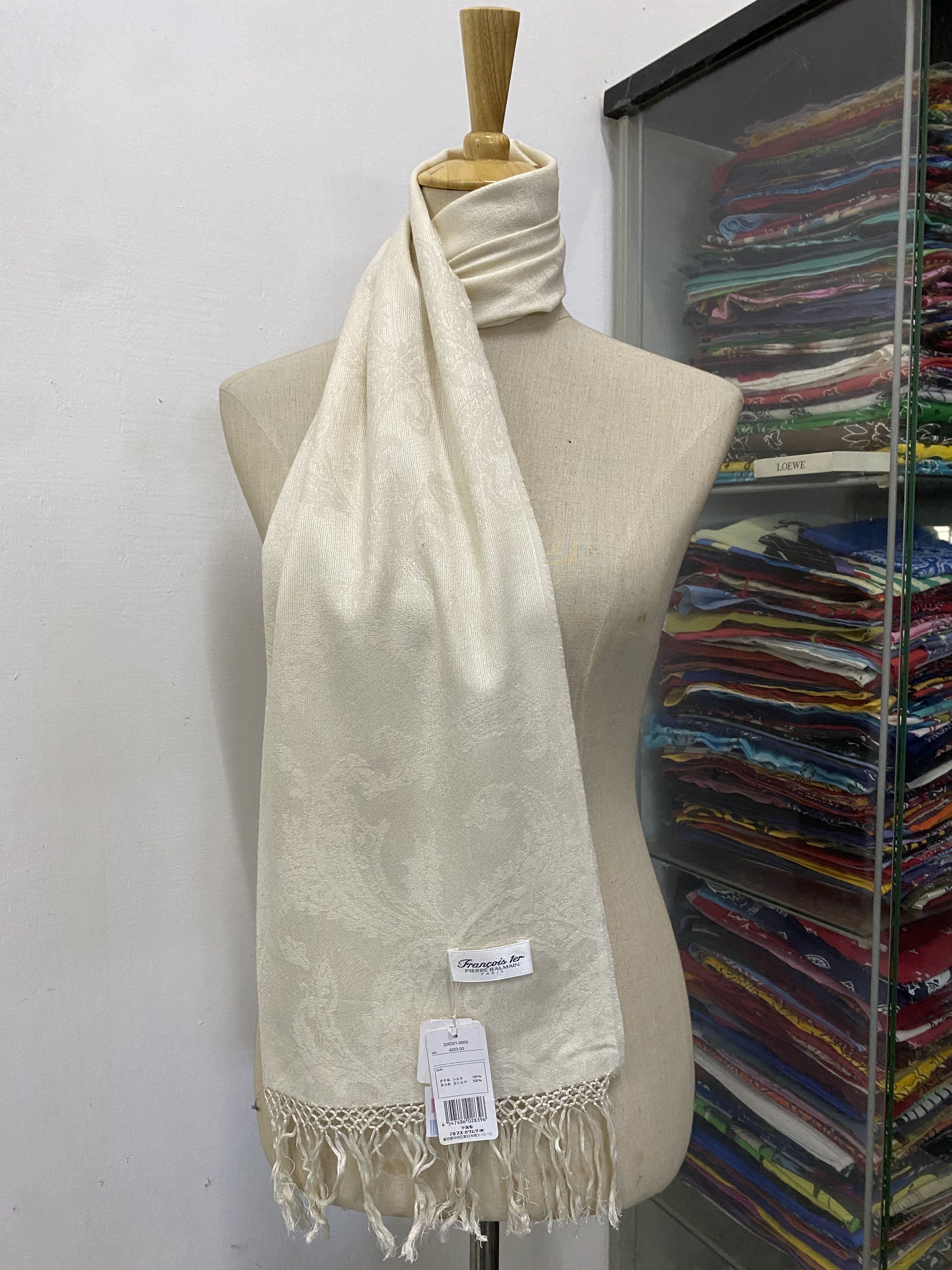 Pierre Balmain Pierre Balmain Scarf / Muffler / Neckwear - WW1546 Size ONE SIZE - 1 Thumbnail