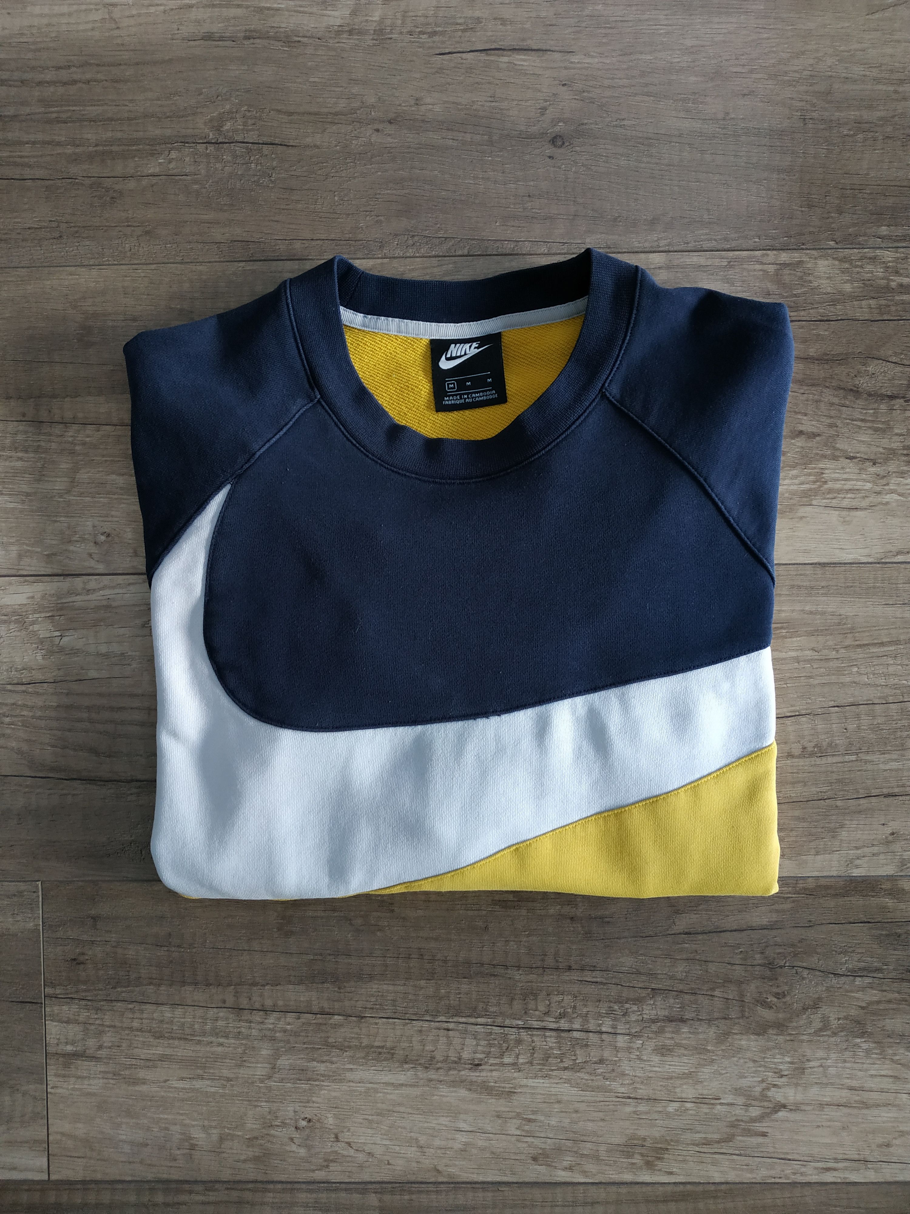 Nike NIKE Sportswear Men's Swoosh Logo Sweatshirt, s. MEDIUM Size US M / EU 48-50 / 2 - 3 Thumbnail