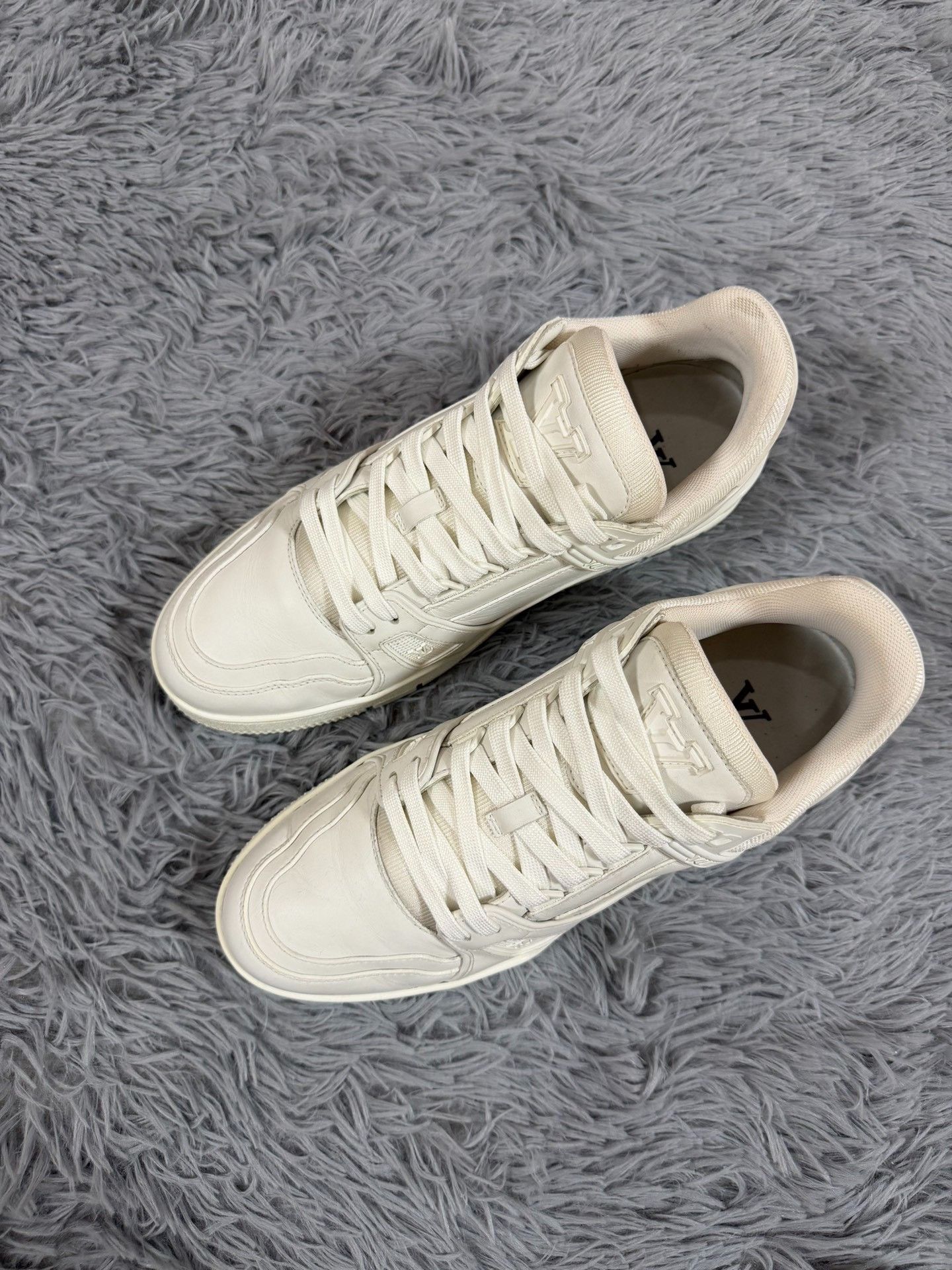 Louis Vuitton Louis Vuitton Training White Lowtop Sneakers 8 Men Size US 8 / EU 41 - 1 Thumbnail